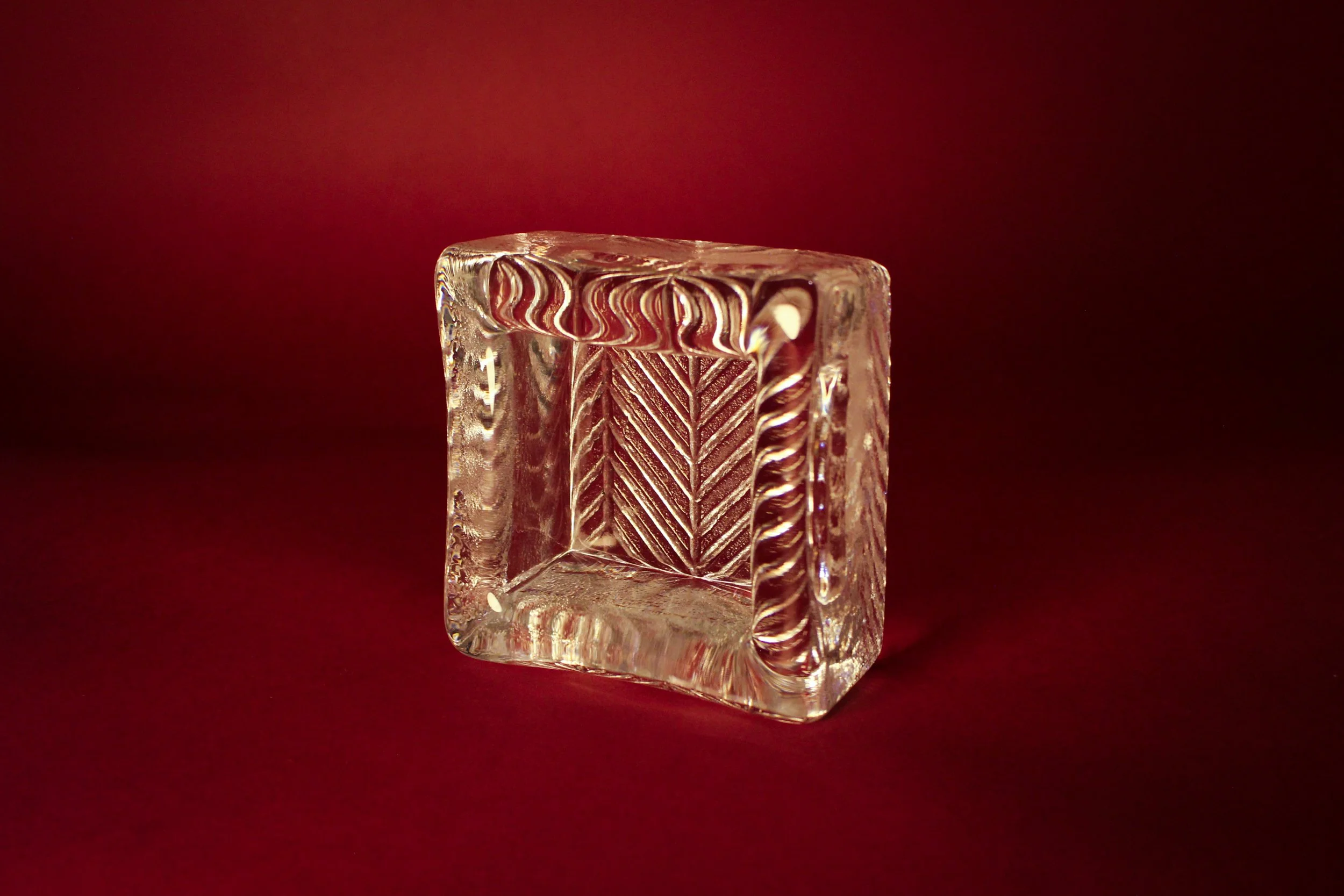 CIG-ZAG GLASS ASHTRAY