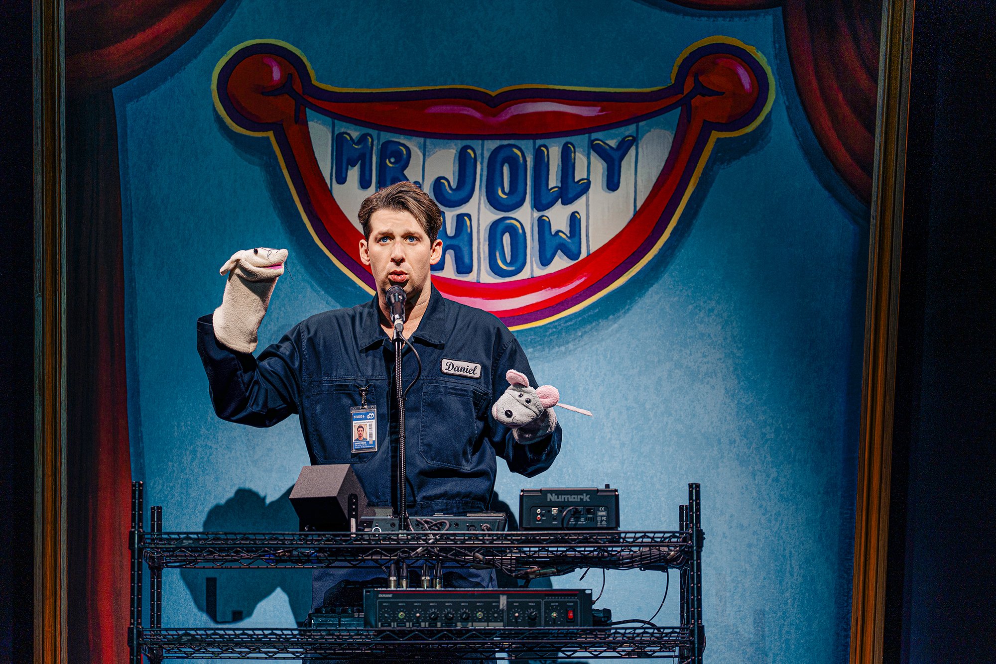 Actor Thomas Hohler as Daniel Hillard in the German company of Mrs. Doubtfire.