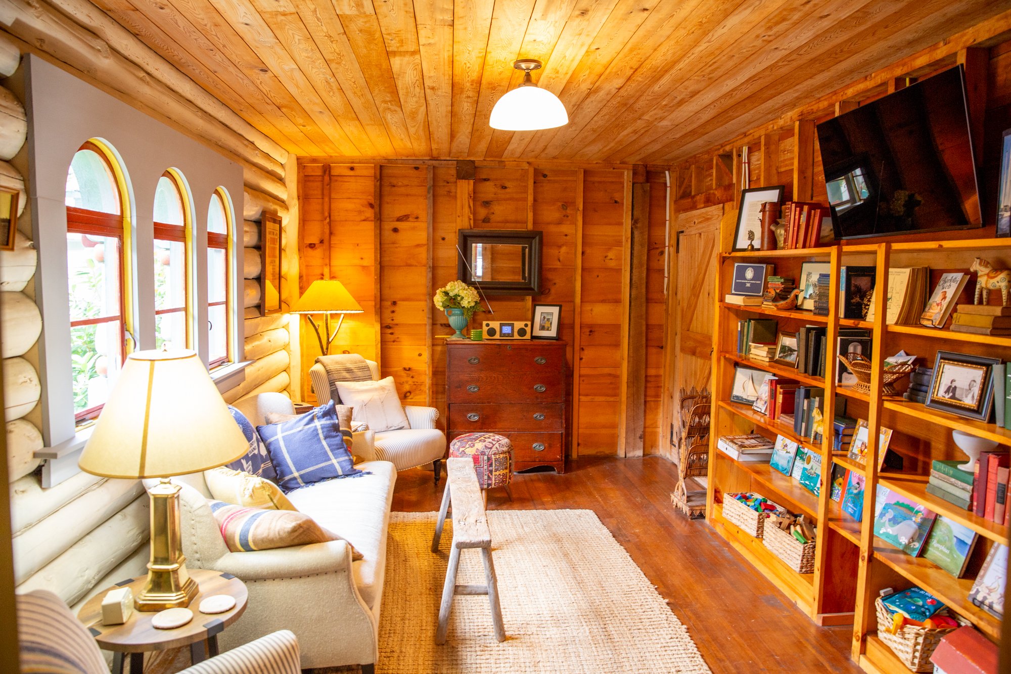high-head-brooklin-maine-reading-nook-bookshelves-wood-paneled-walls.jpg