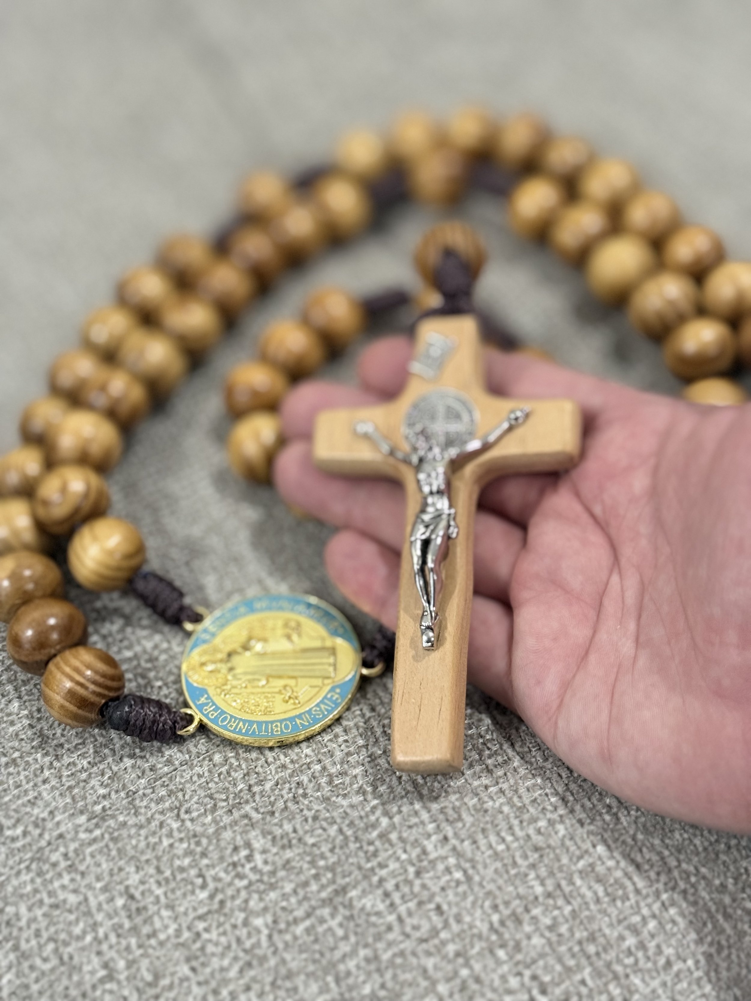 Rosario de Madera San Benedicto Medalla