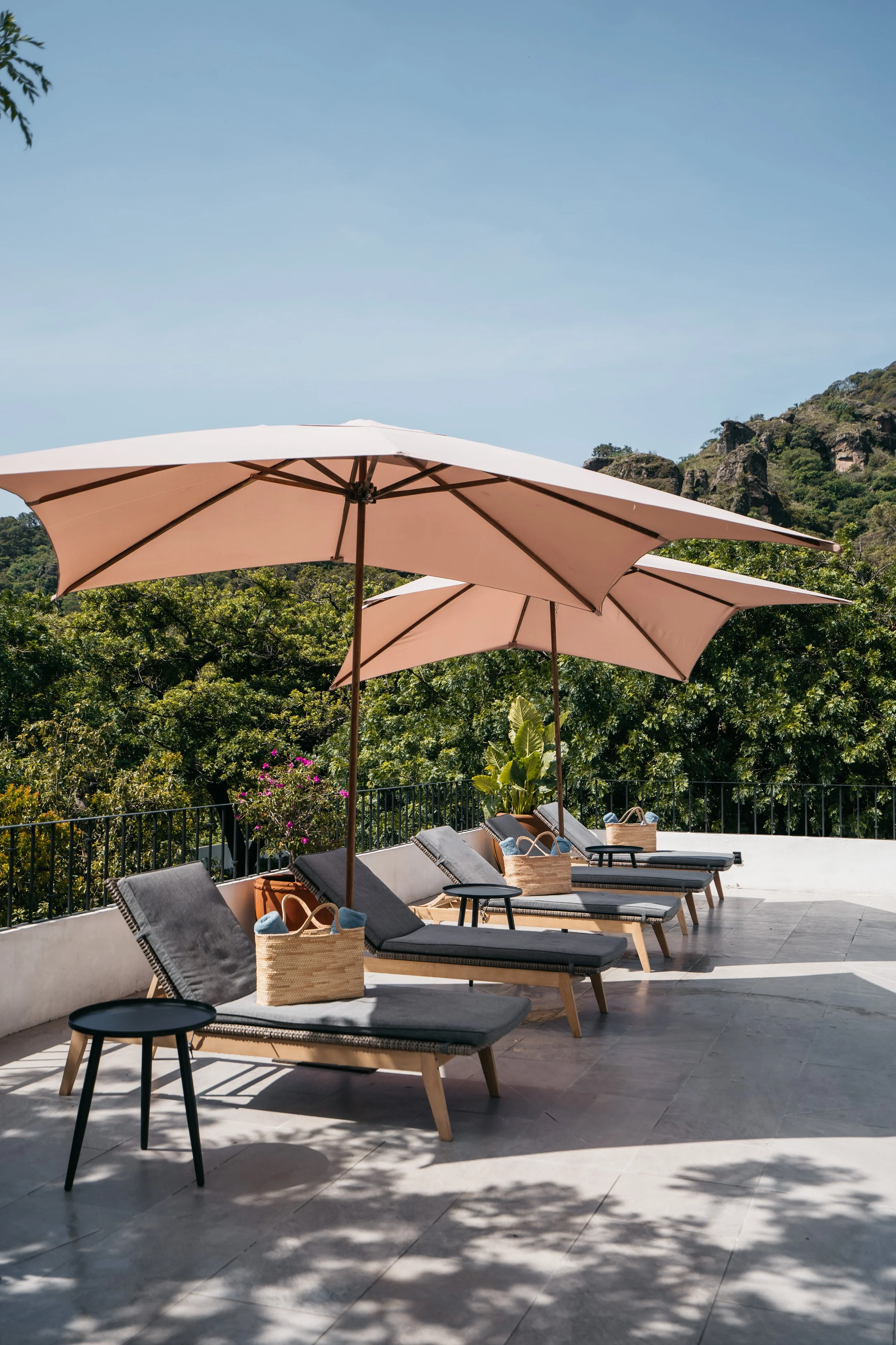 balcony Patio lounge outdoor sun space