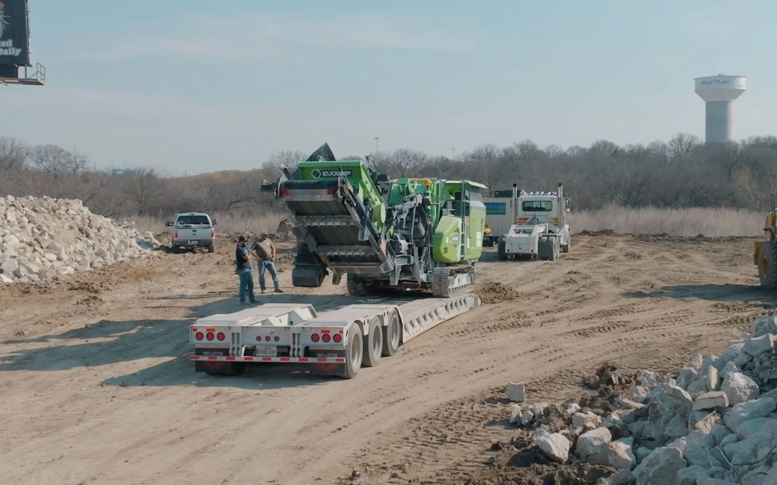 Republic-excavation-dfw-crusher-equipment-transport-01.jpg