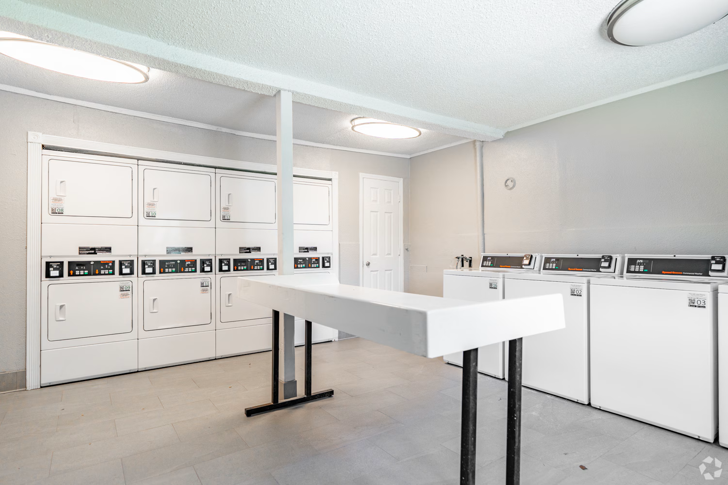 st-charles-row-saint-petersburg-fl-2br-2ba---906sf---laundry-center.png