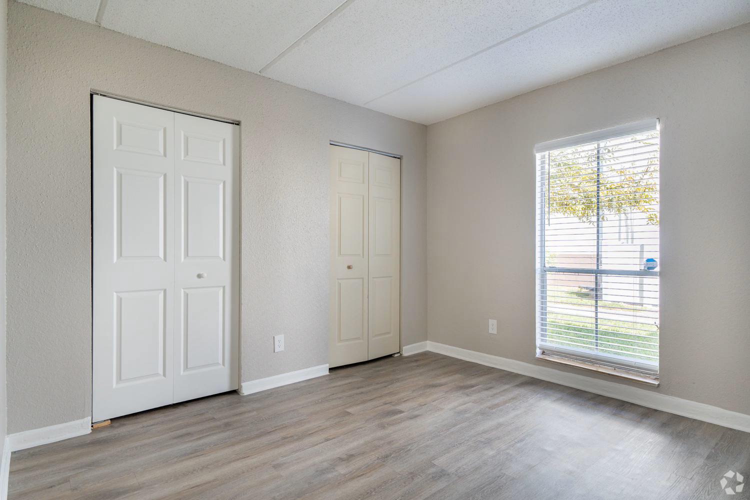 st-charles-row-saint-petersburg-fl-2br-15ba---906sf---bedroom (1).png