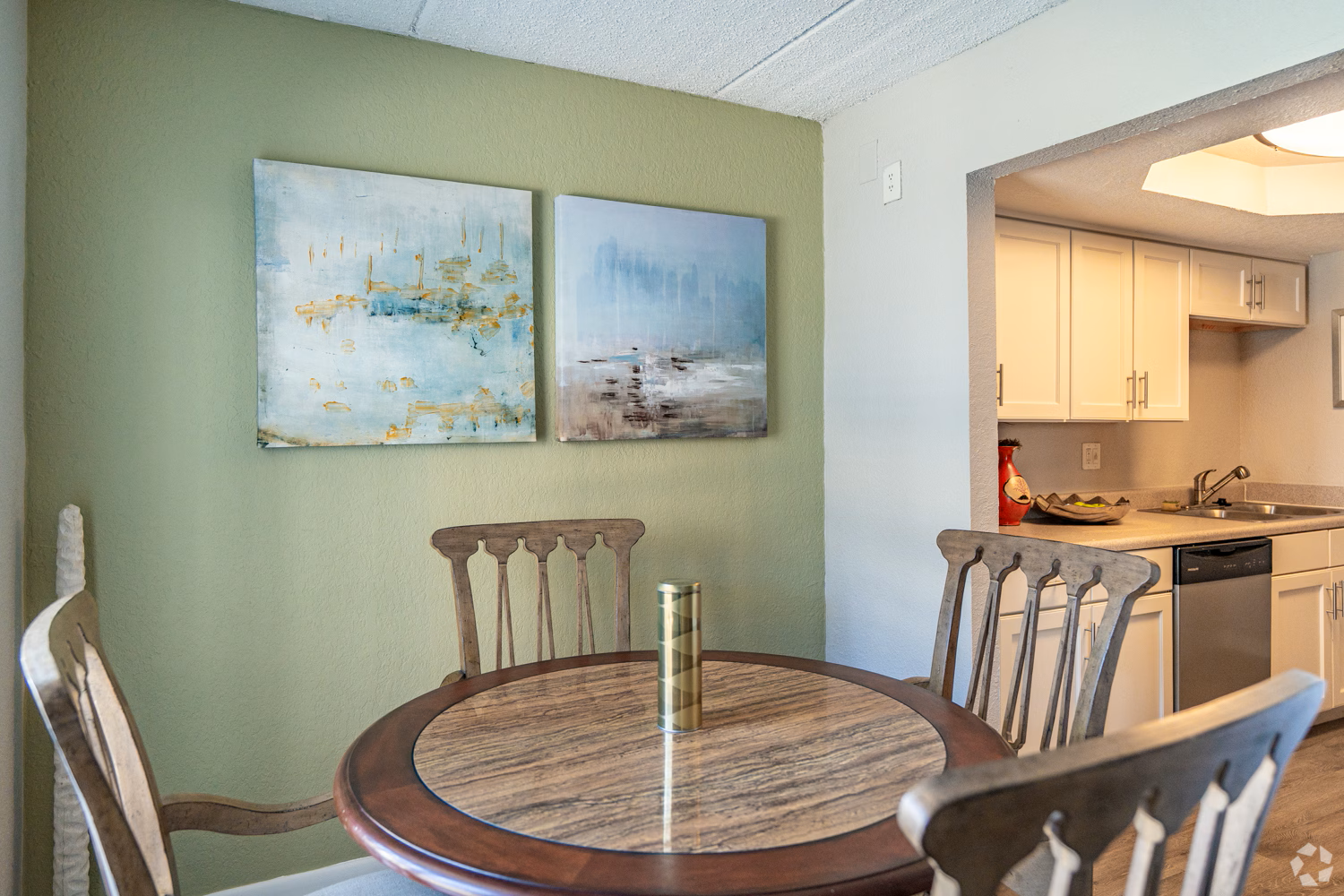 st-charles-row-saint-petersburg-fl-1br-1ba---623sf---dining-room.png