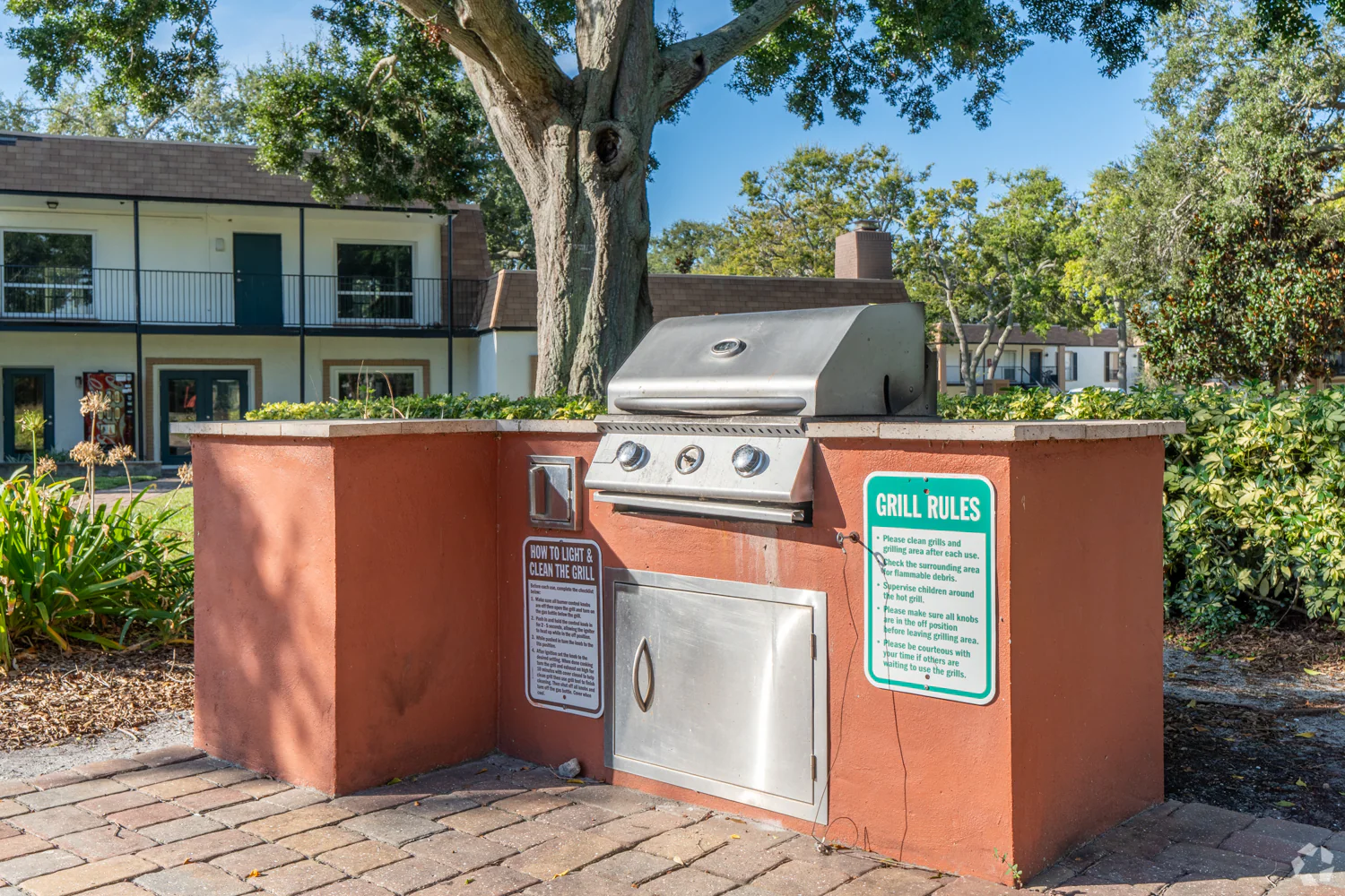st-charles-row-saint-petersburg-fl-grill.png