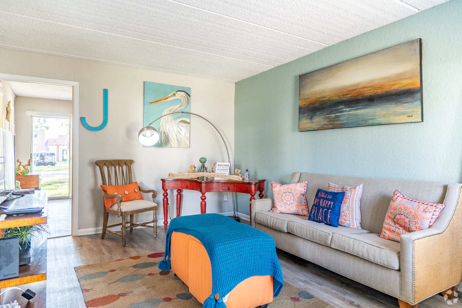 st-charles-row-saint-petersburg-fl-1br-1ba---623sf---living-room.png