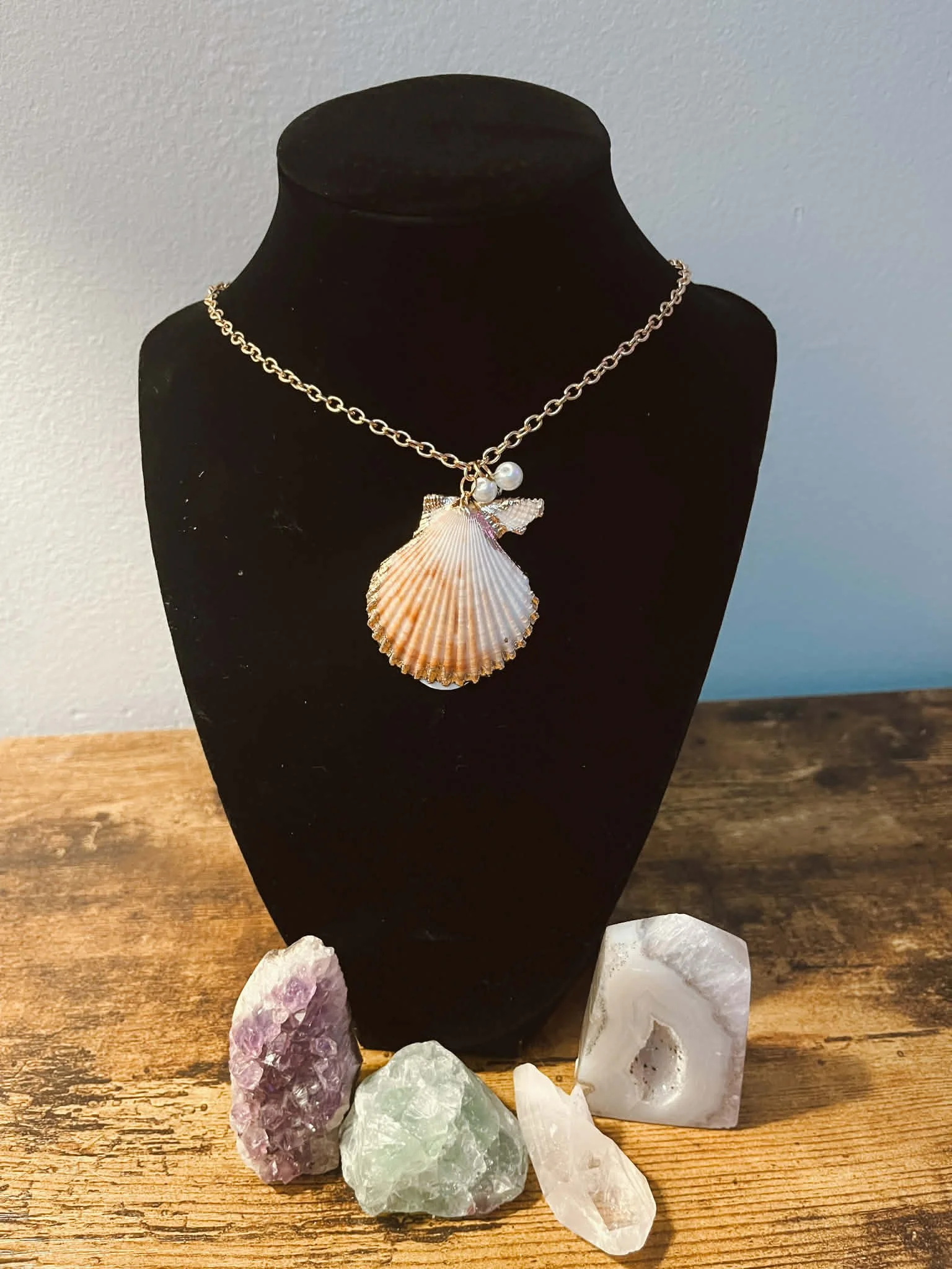 SEASHELL NECKLACE