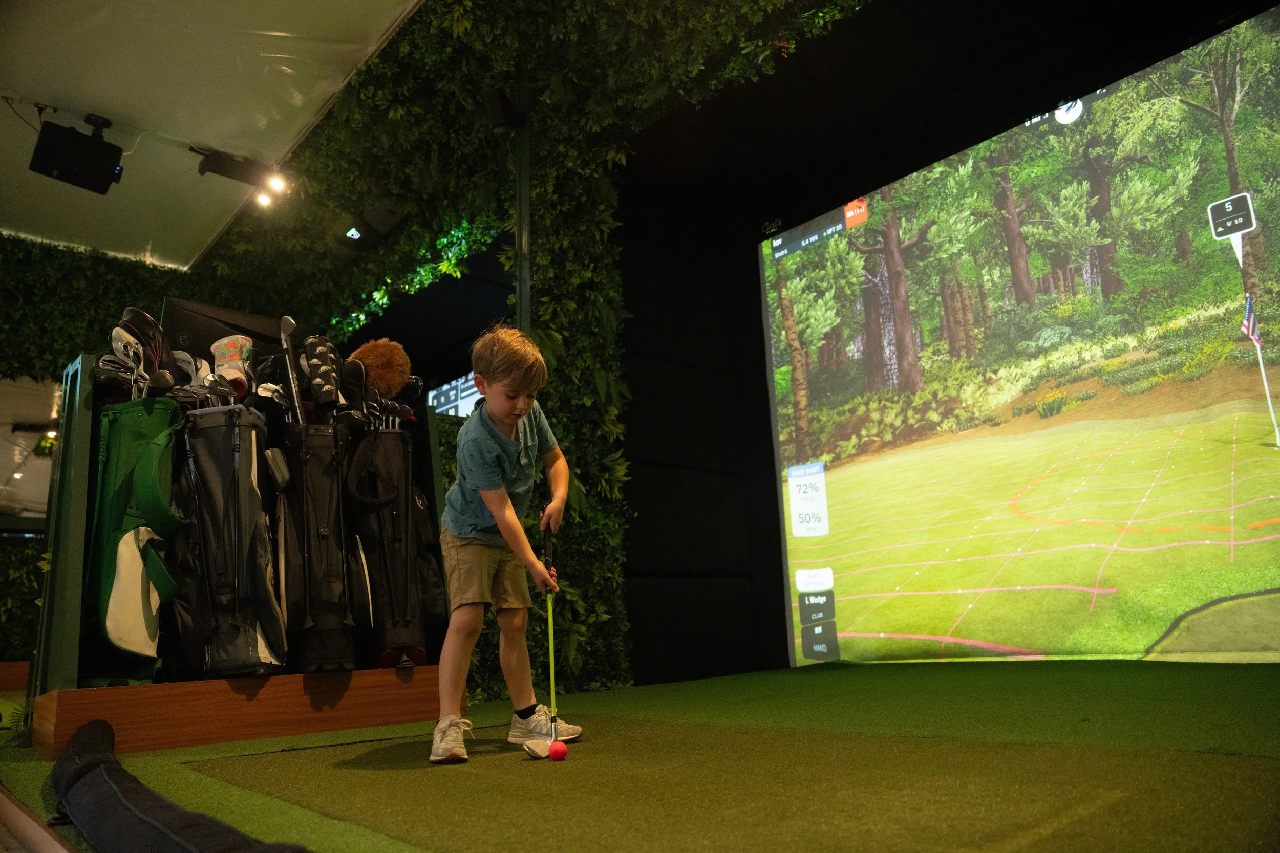 kids-indoor-golf-simulator-pacific-beach.jpg