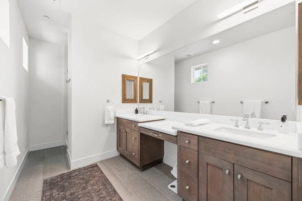 4017-n-40th-street-arcadia-lite-primary-bathroom-listing.jpg