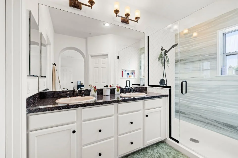 3935-E-Rough-Rider-Rd-interior-bathroom2.jpg