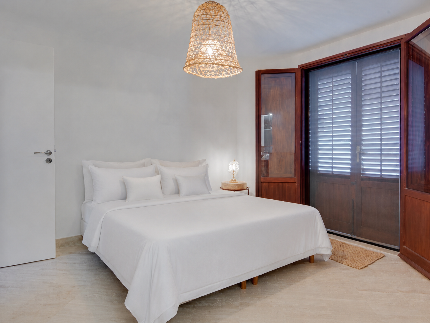 Hand Suite Bedroom.png