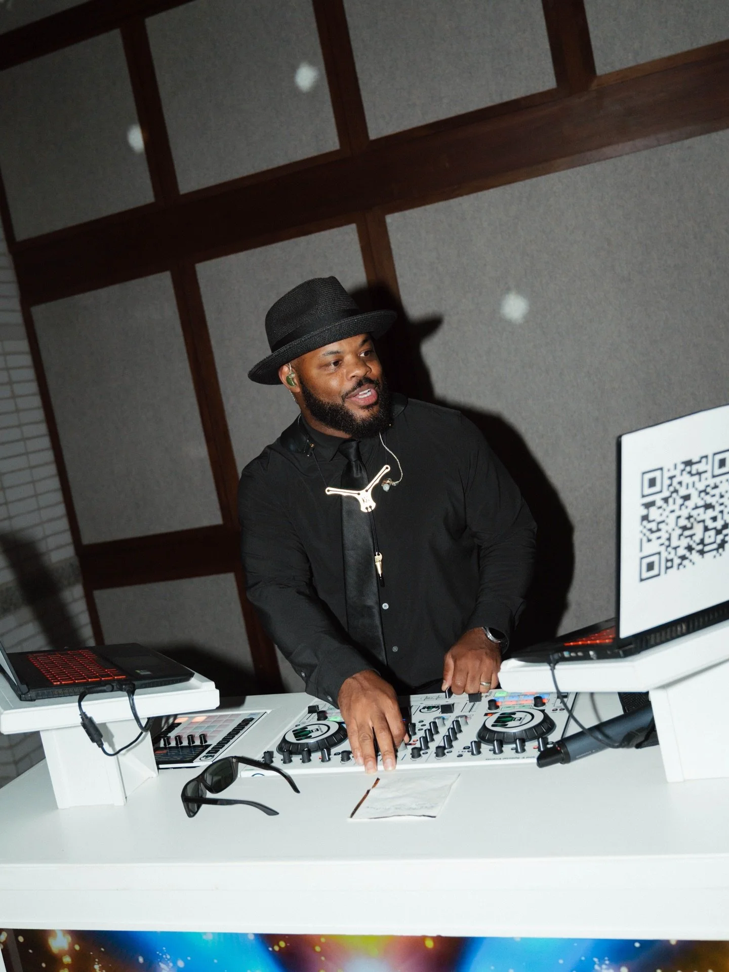 Feeling the crowd, and amplifying the moment! Click the link in bio to check out the EE experience. 
#weddingdj #hamptonroadsweddings