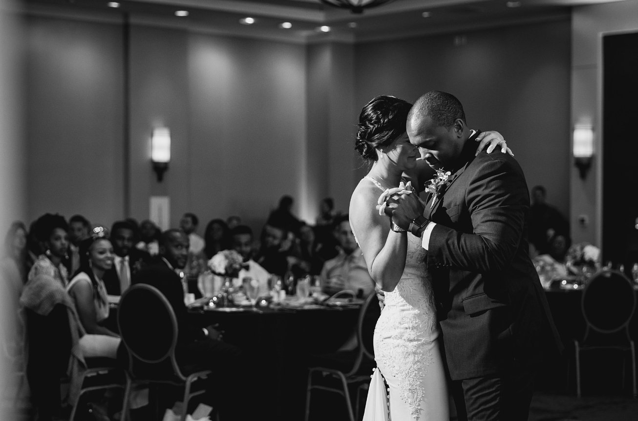 How to Choose a Wedding DJ