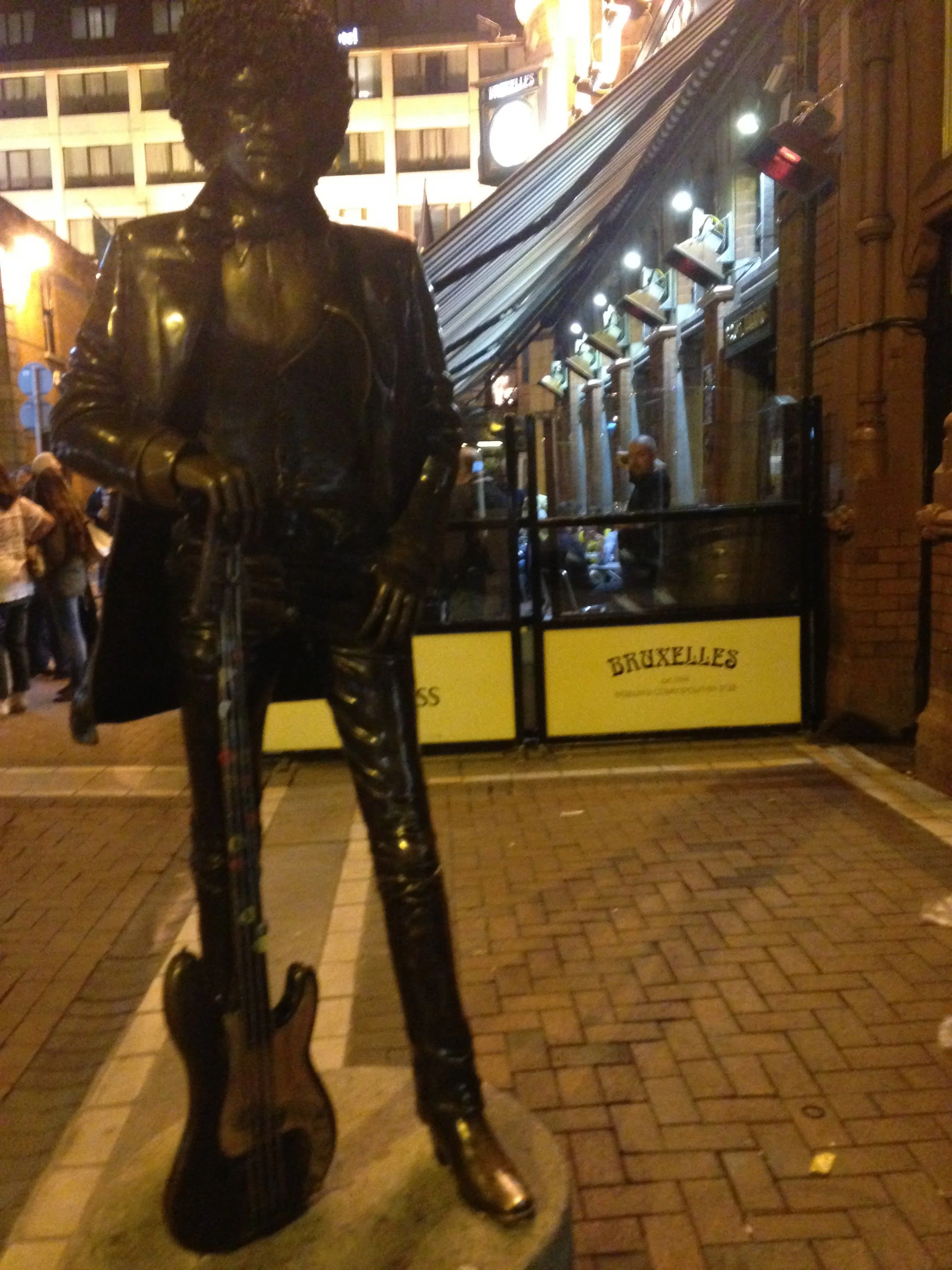 Statue of Phil Lynott posing outside a pub - different angle