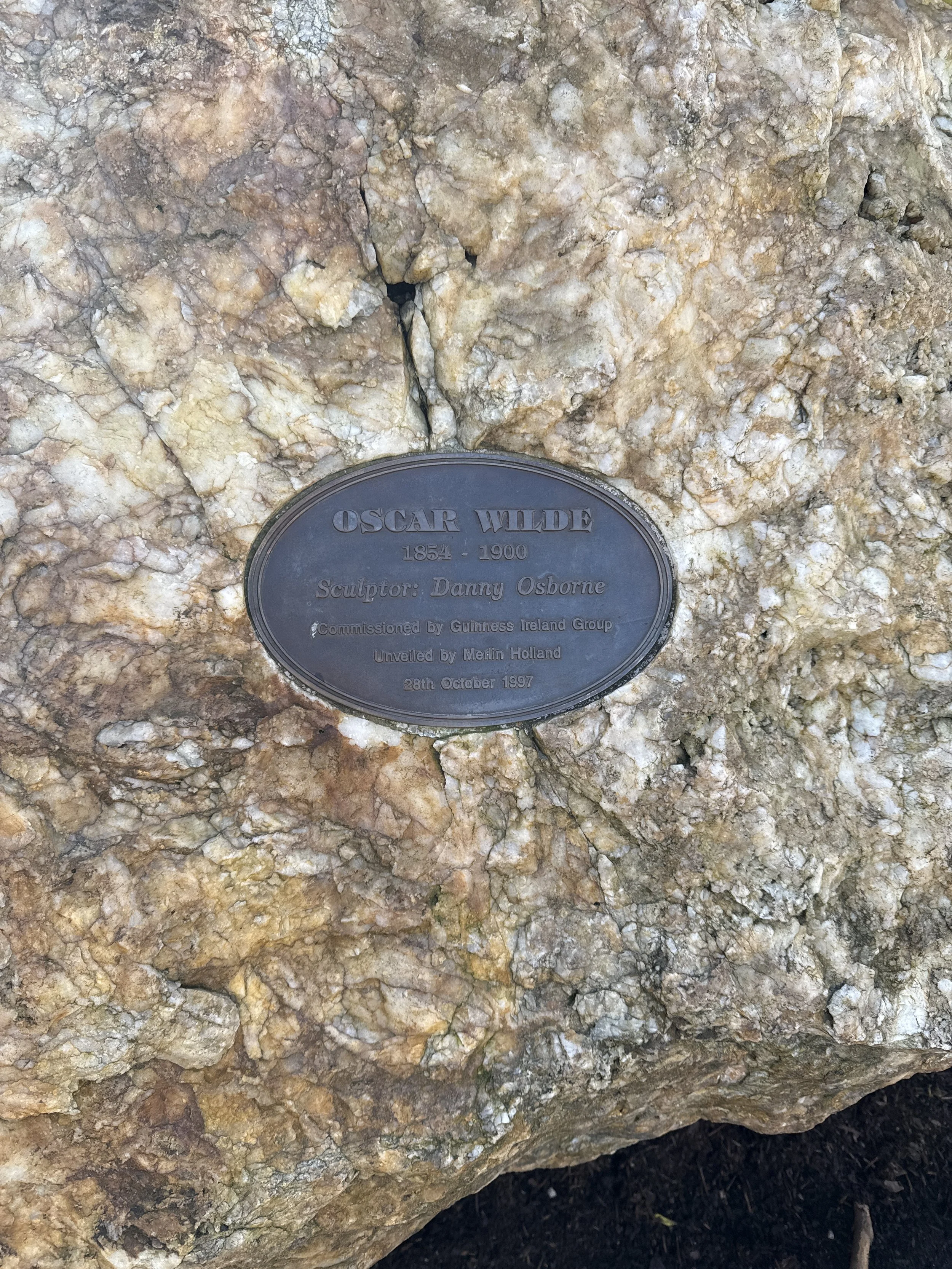 Plaque on the rock of the oscar wilde statue