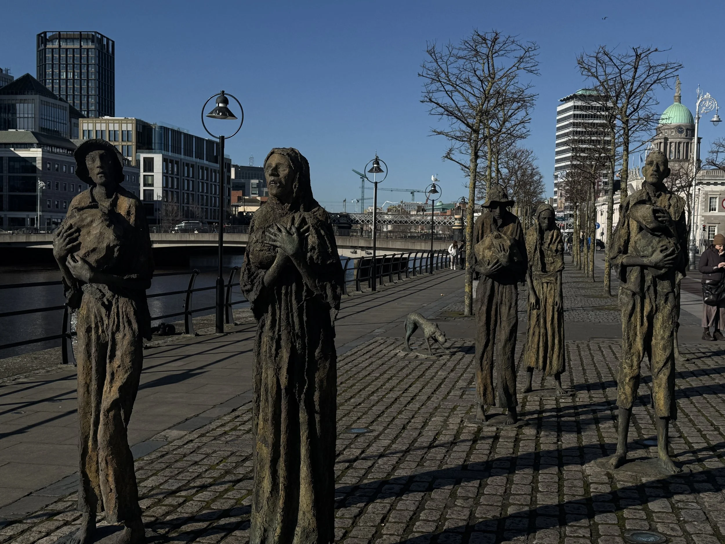 Statue of the famine memorial, 6 figures