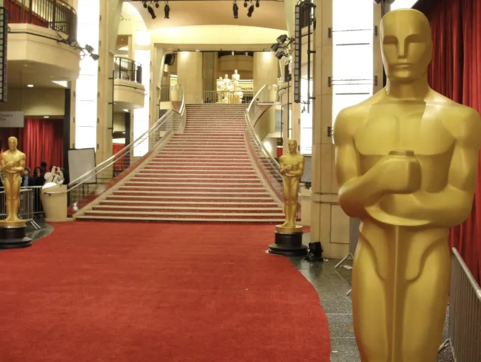 oscar-statue-rental.png