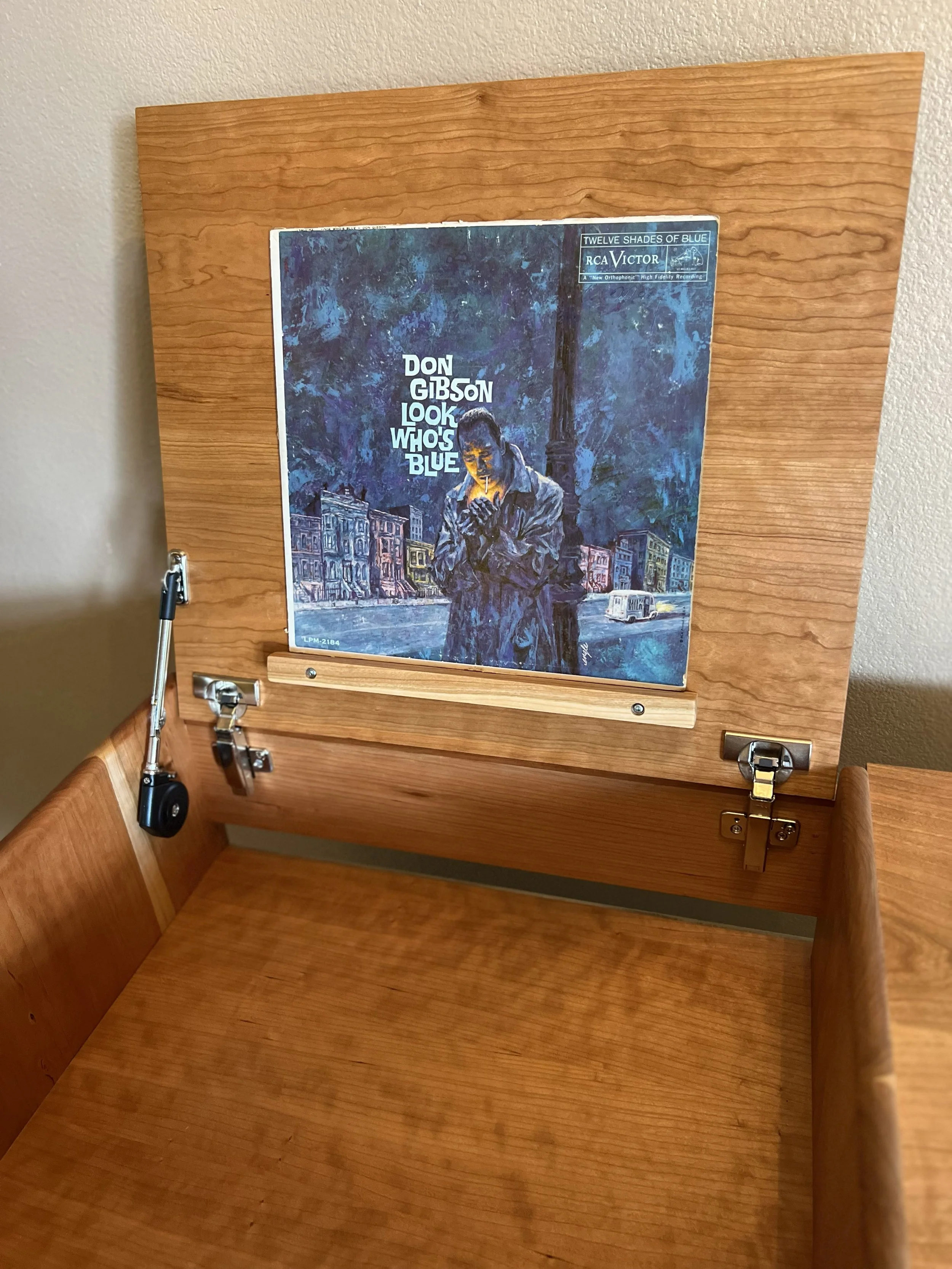 cherry LP console-open top for turntable.jpg