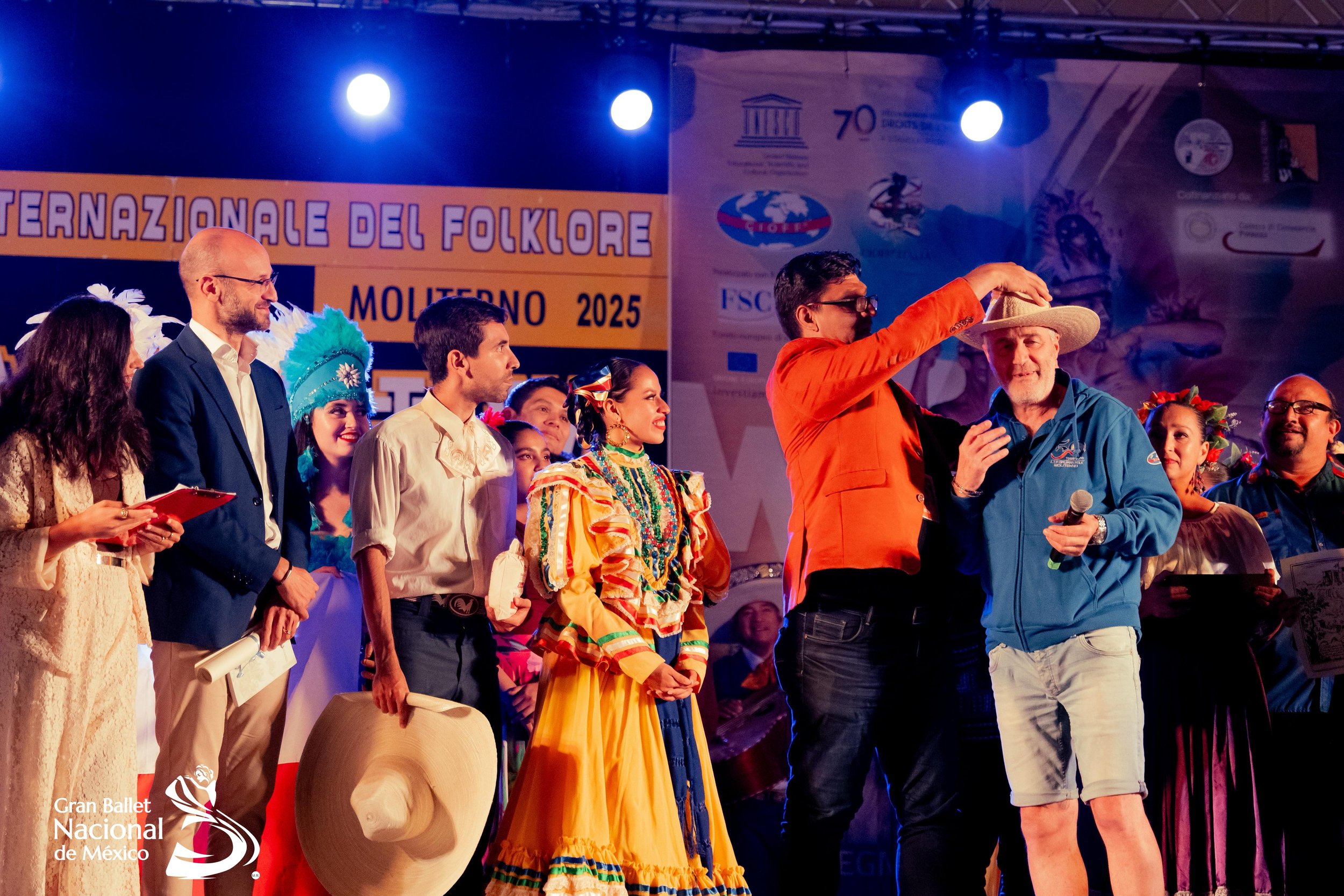 Regalo del característico sombrero colimote