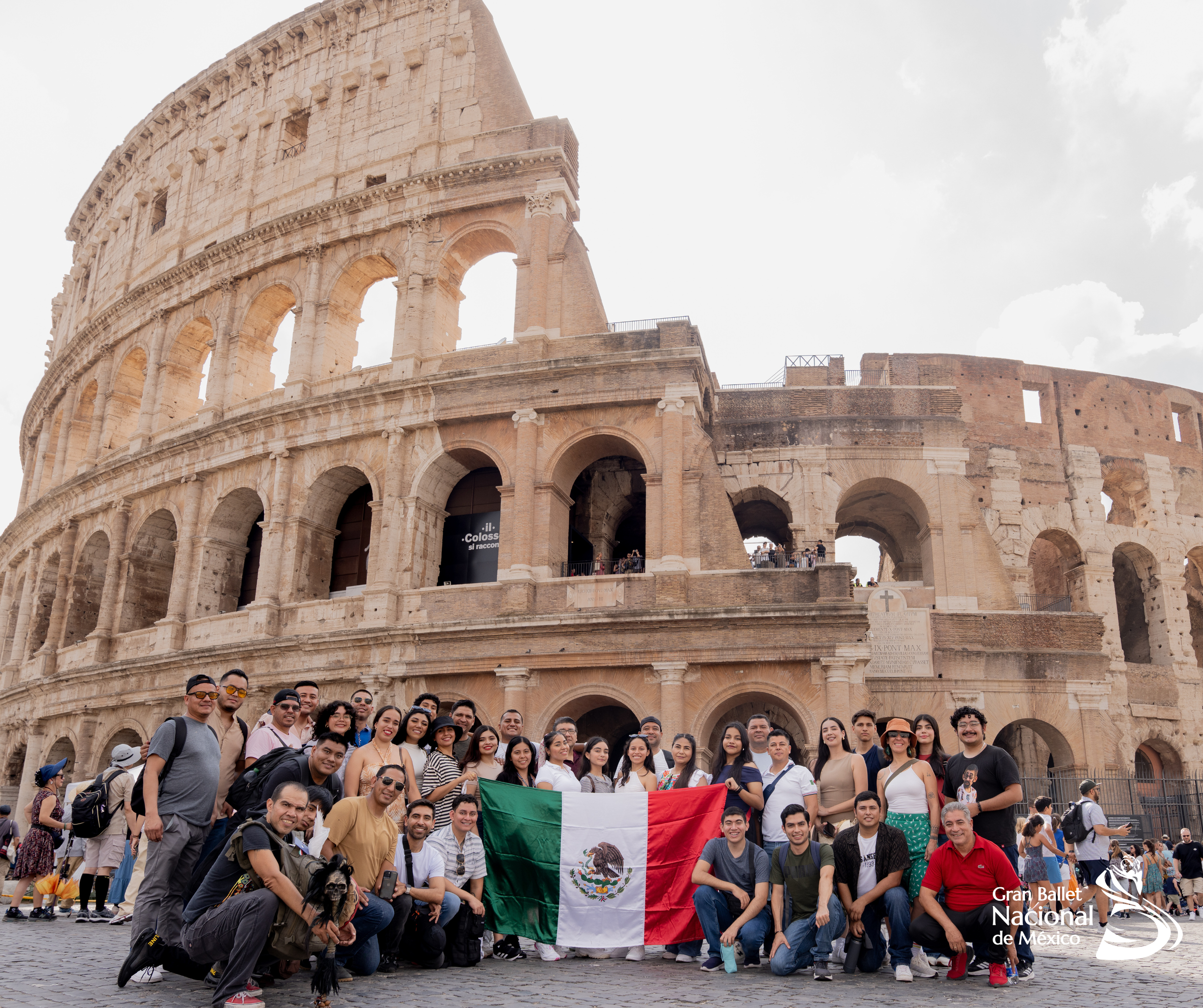 Presentación en la explanada del Coliseo Romano - Italia