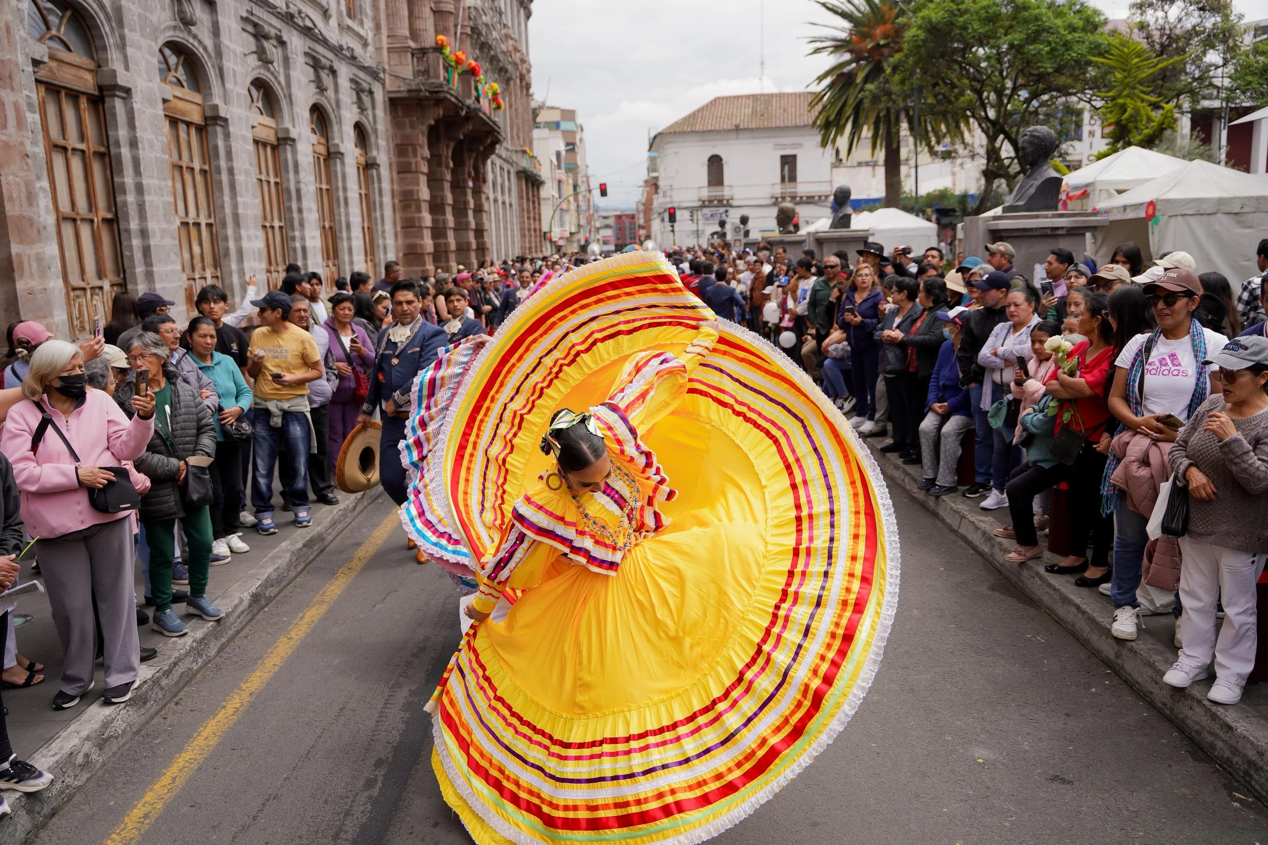 Desfile del Festival de las Frutas y las Flores en Ambato - Ecuador