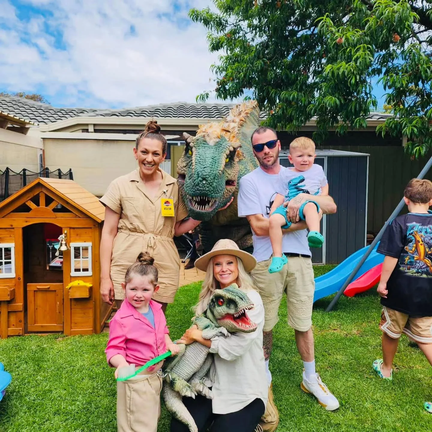 🦖🎉 What a ROARSOME Birthday! 🎉🦖

This weekend we had the absolute pleasure of attending a birthday party with our Mumma T-Rex, Aroara!
She stomped in, gave her mighty roars, and completely stole the show 😍🦖 the kids were obsessed! 💚

Thank you