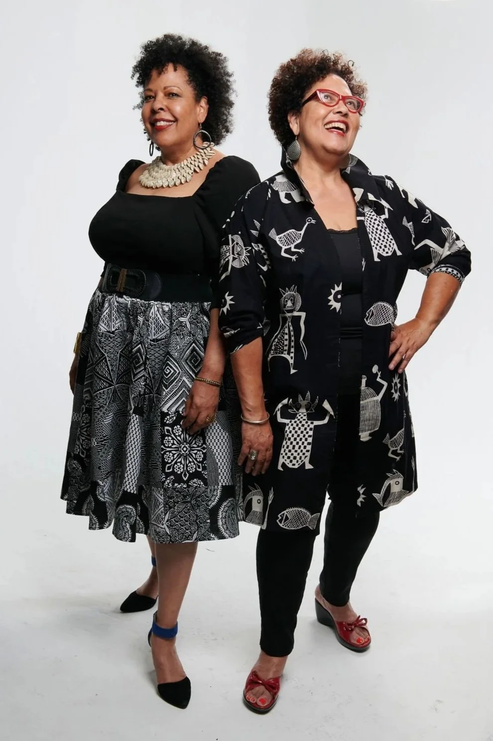 Musical twin sisters: Mona & Lesa