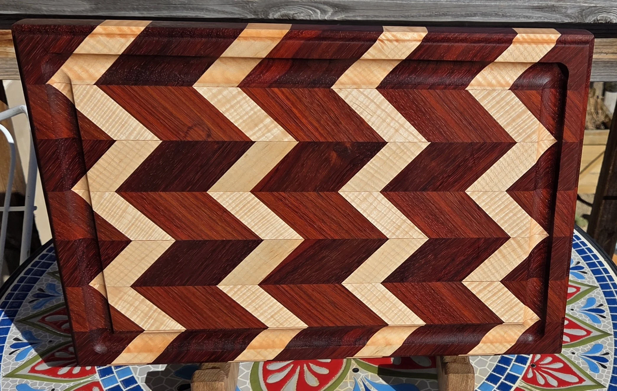 Edge Grain Chevron Pattern with Keyhole