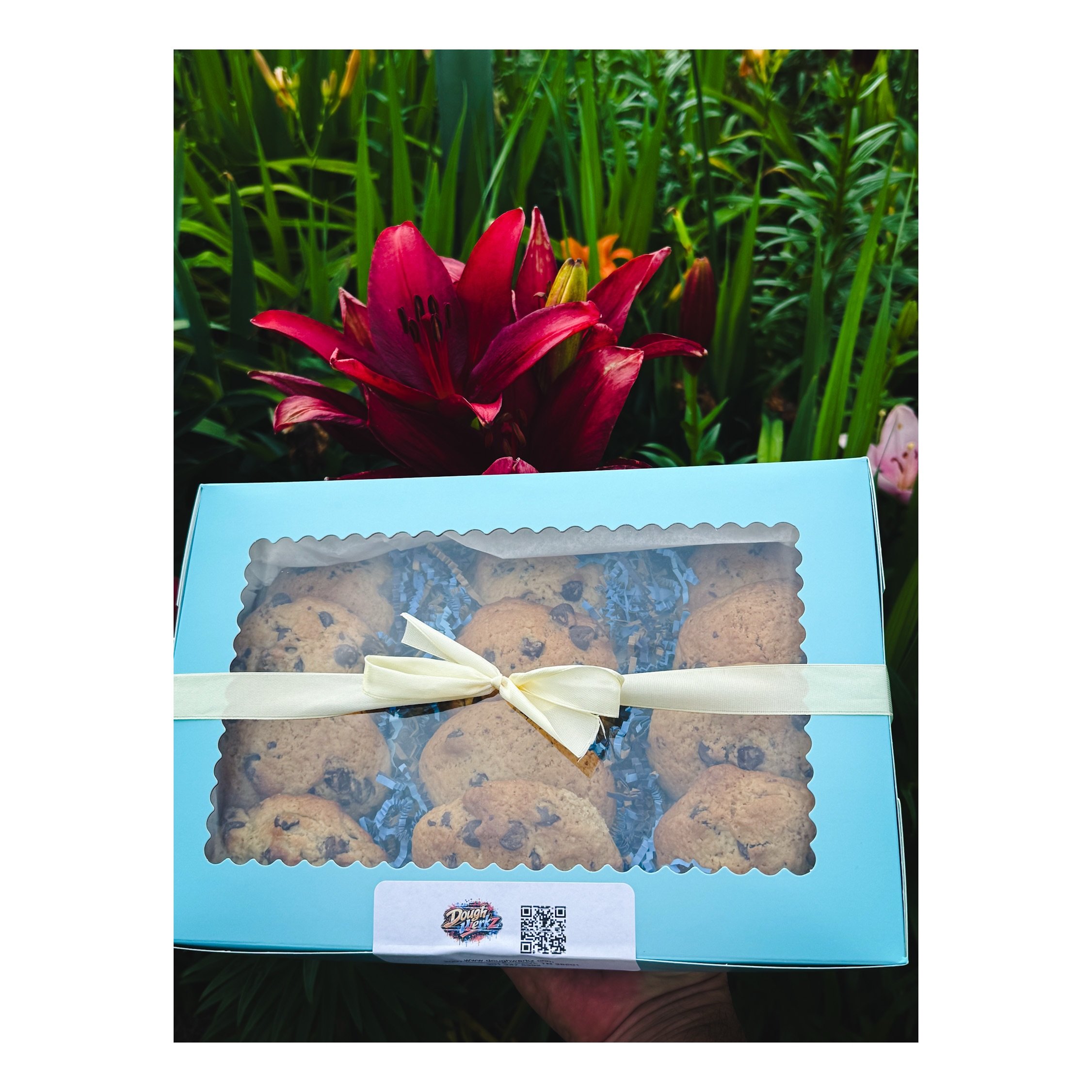 Aren&rsquo;t our lilli flours amazing!! These Gran Paradiso bloomed beautifully 

Another box ready and out!  Perfect for your office or birthdays!

Who wouldn&rsquo;t love to walk in with a box of 12 freshly baked thicc cookies. Support local :)