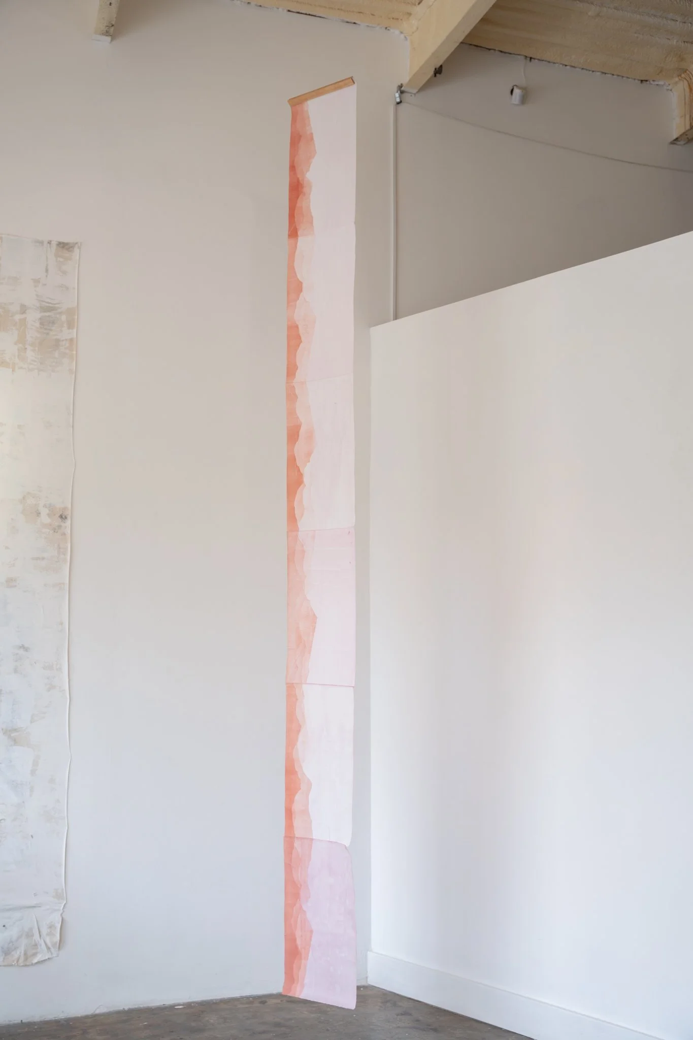 Trayecto I. Monotype and cochineal dye on rice paper, hand-stitched, 14” × 138”