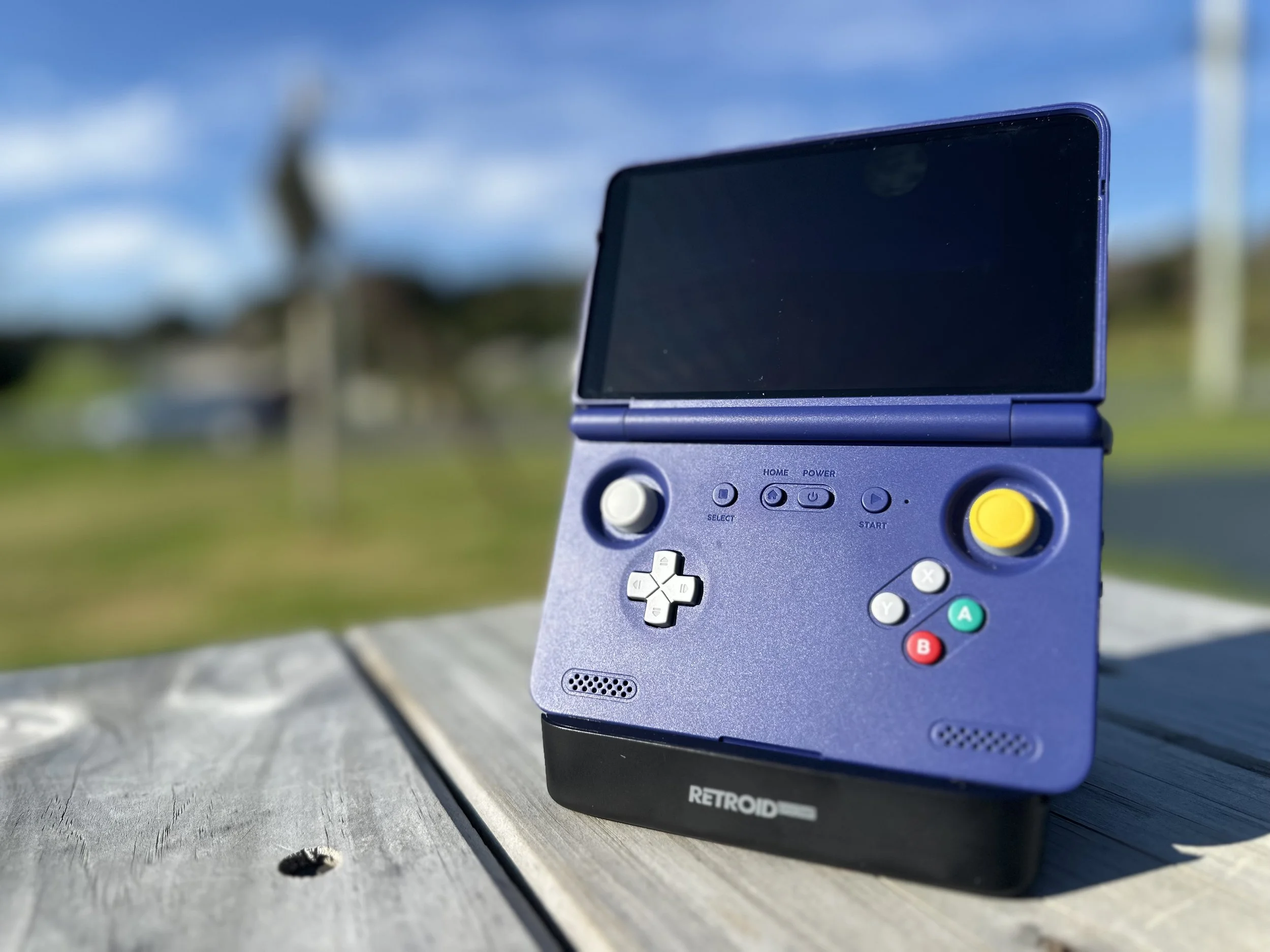 Retroid Flip 2: A Modern Retro Handheld for Balanced Digital Living