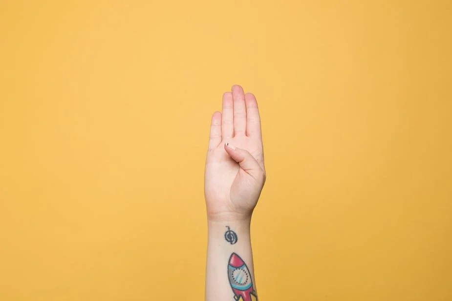 How to Use American Sign Language in Drumline Rehearsals (While They’re Playing)