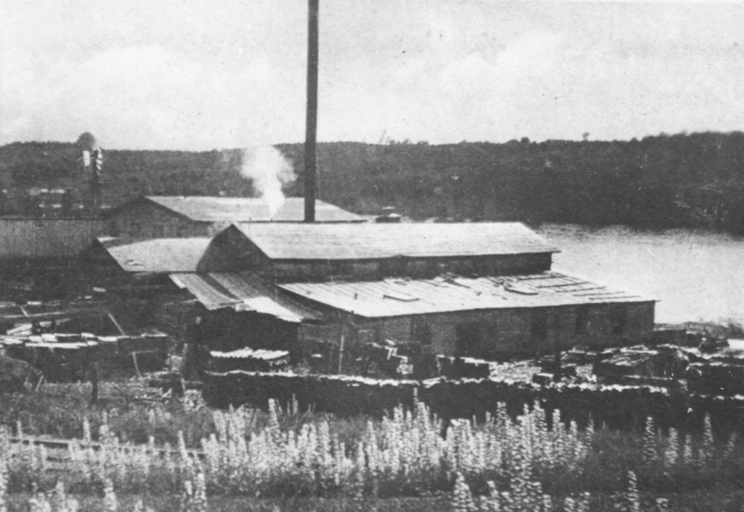Historic black and white photo of Smith's Mill in Campbell's Bay Quebec