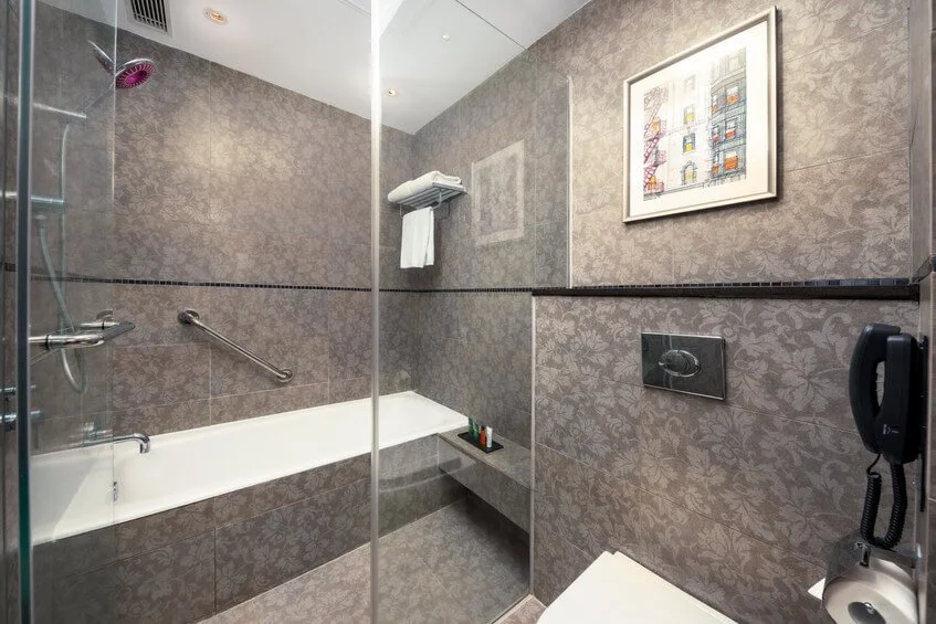 The Mercer 1 Bedroom Bathroom