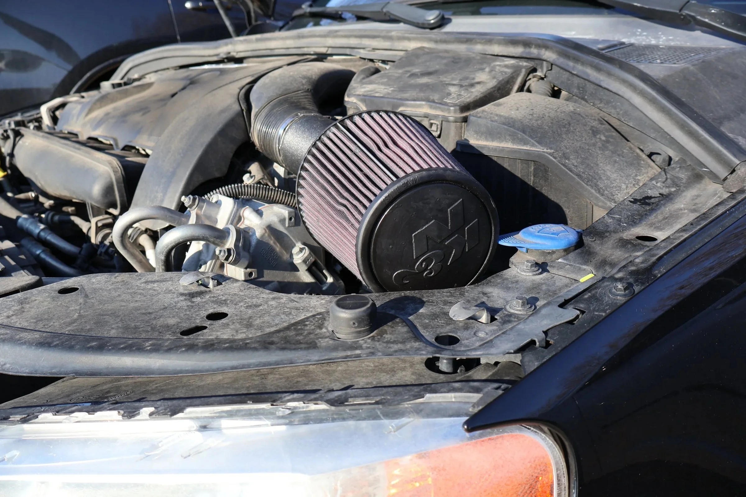 Front of a Volvo S80 T6 engine bay with the SilvaDes printed intake (v4) and cone filter
