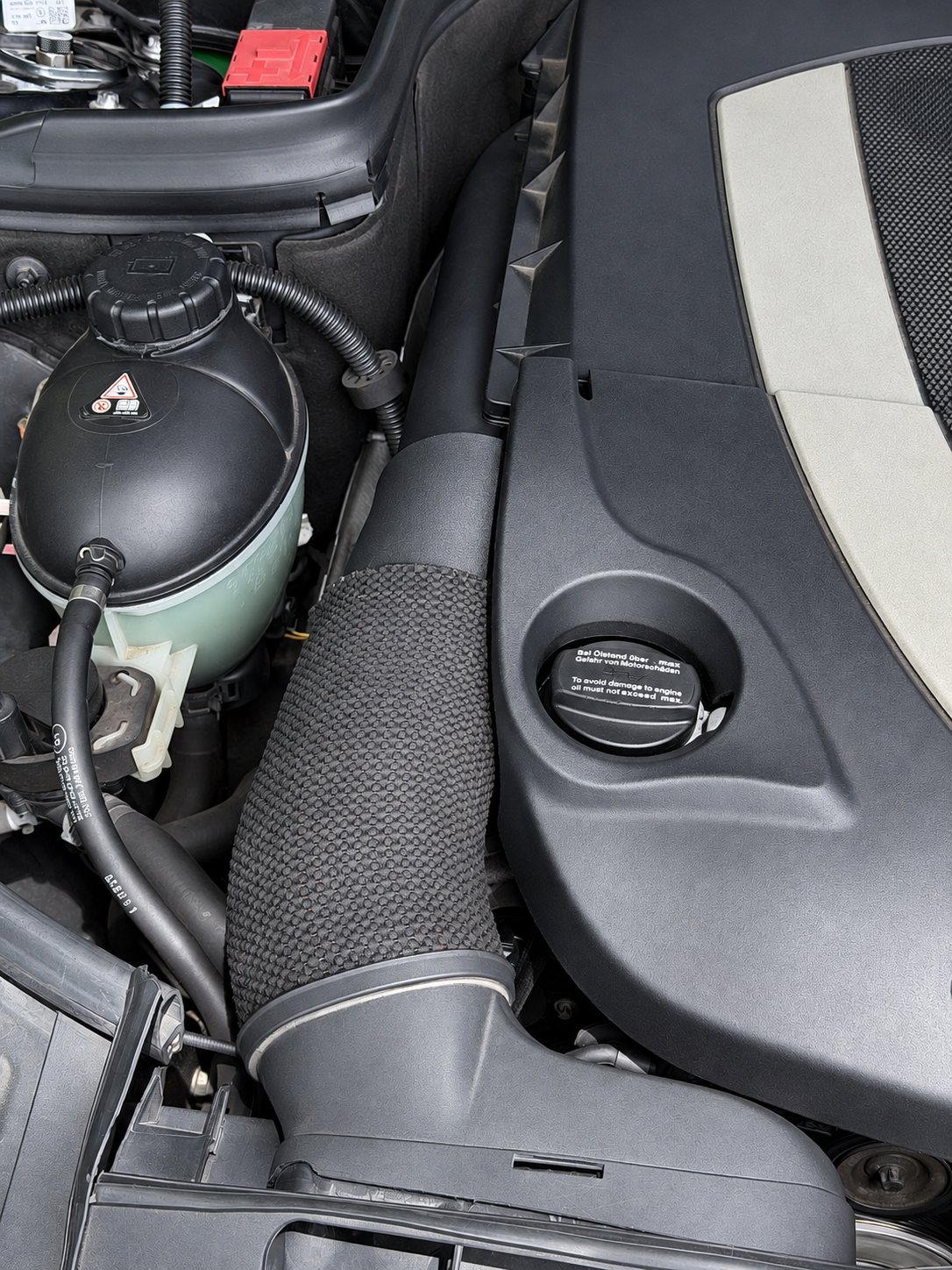 SilvaDes printed intake tube running past the oil cap and coolant tank, Mercedes E550 passenger side