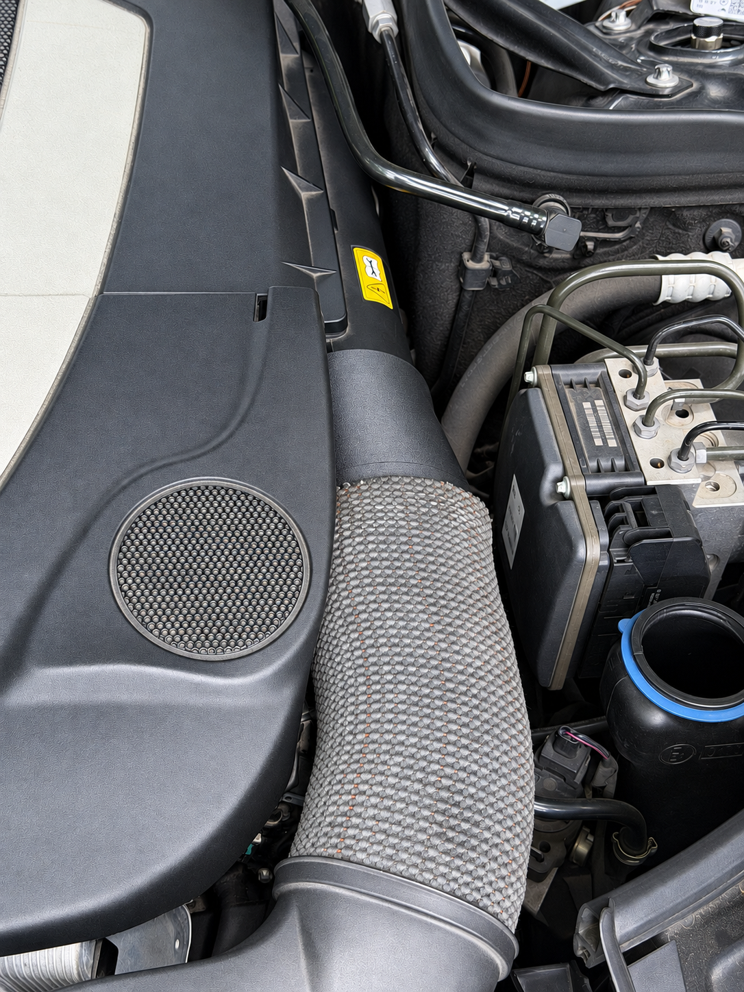 SilvaDes printed intake tube with textured finish beside the engine cover, Mercedes E550 driver side
