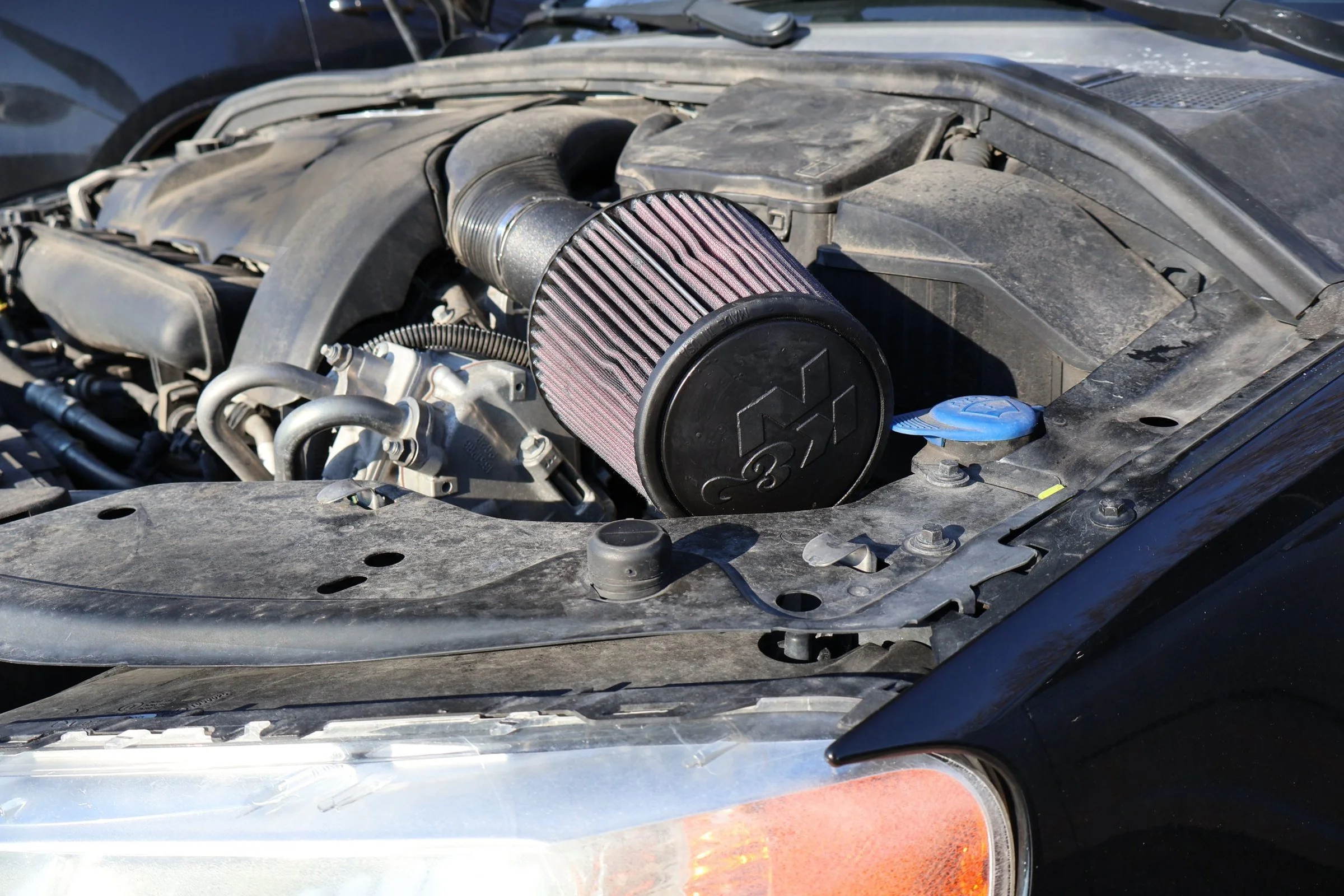 Front of a Volvo S80 T6 engine bay with the SilvaDes printed intake (v4) and cone filter