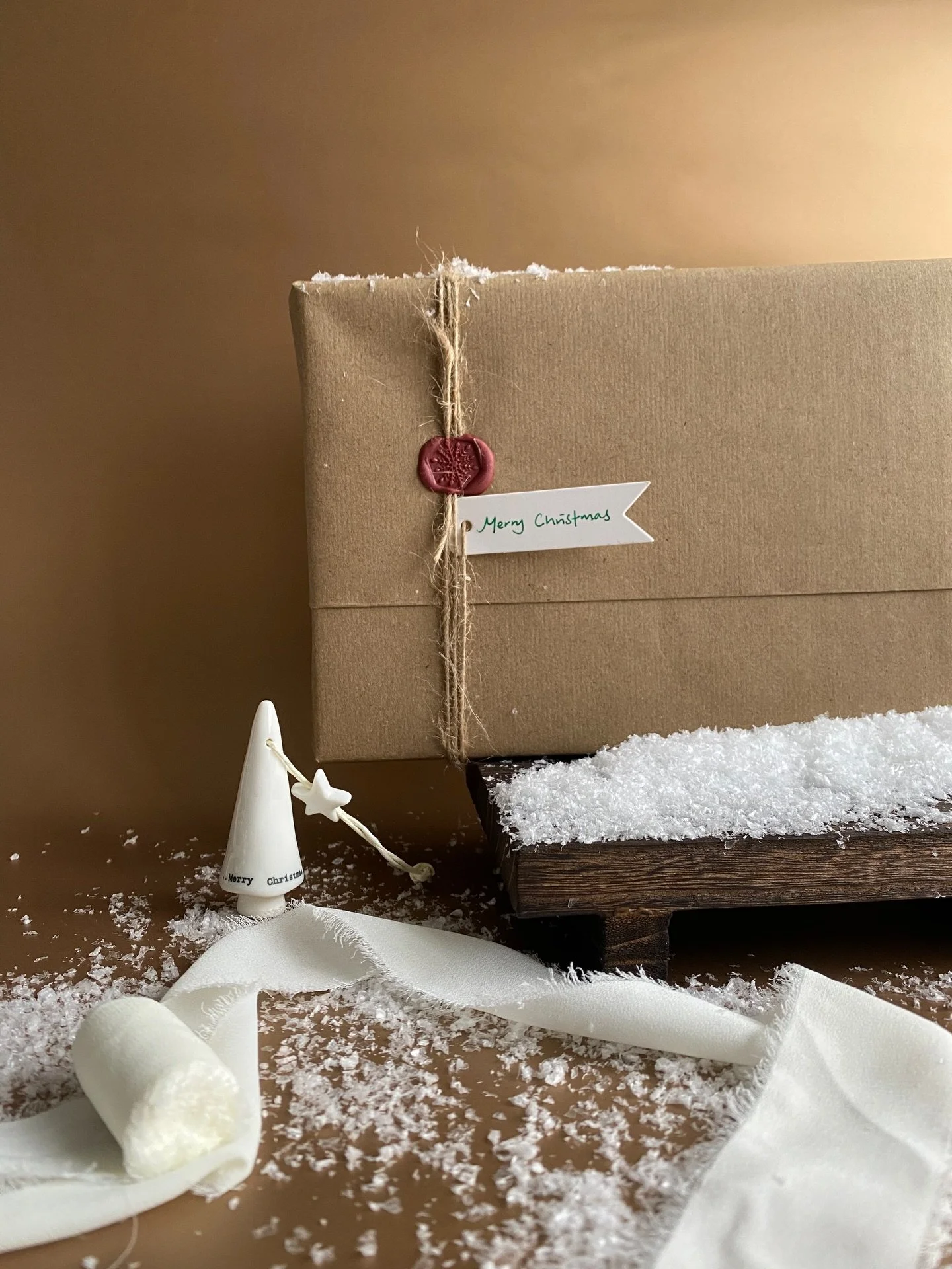 ✨ Spread some joy this Christmas - or treat yourself after a whole year of hard work (you deserve it!) with our Christmas gift boxes 🎄🎁✨

Our Stationery Christmas Gift Boxes come in 4 different variations for that extra personal touch but are all f