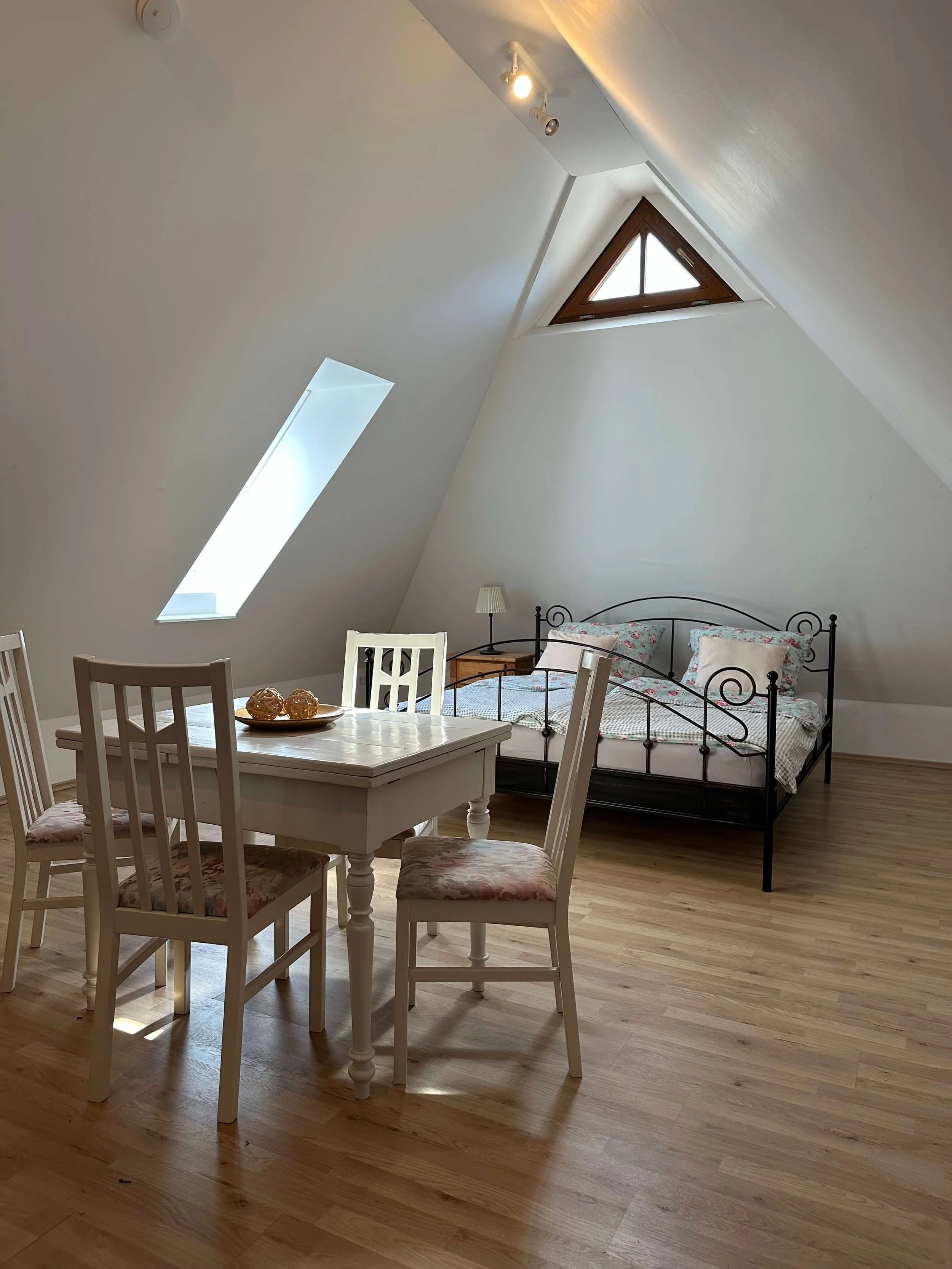 Schlafzimmer oben.jpeg