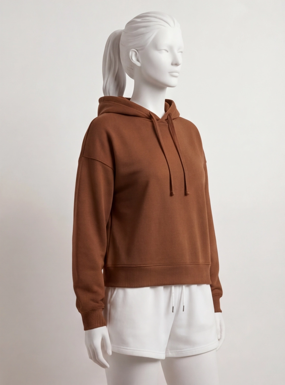 SWEAT À CAPUCHE 01