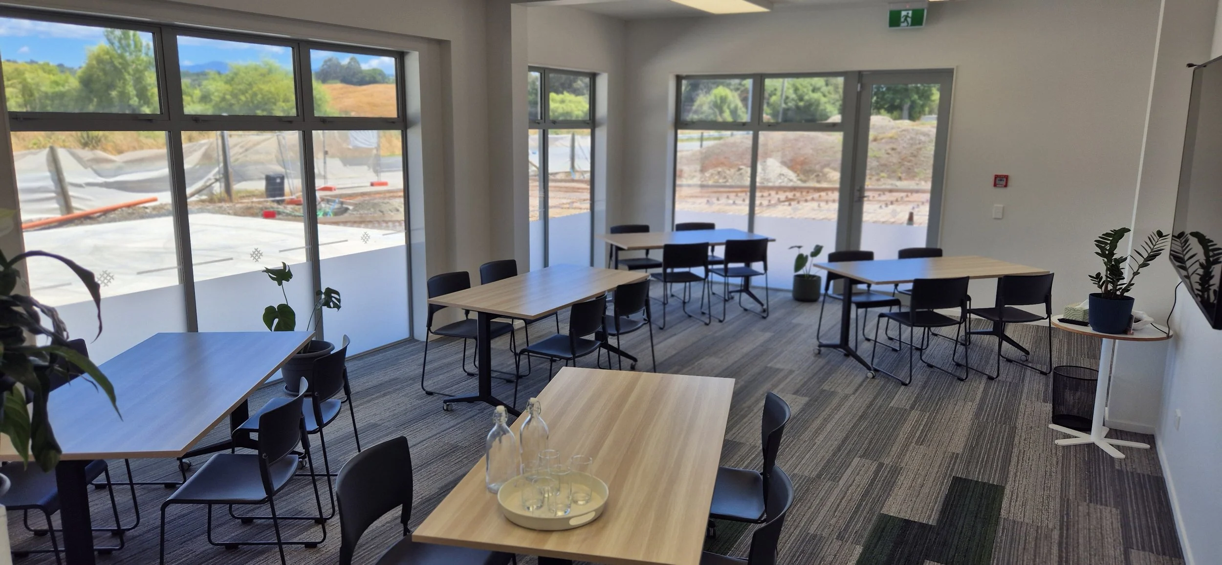 5 tables photo611.jpg