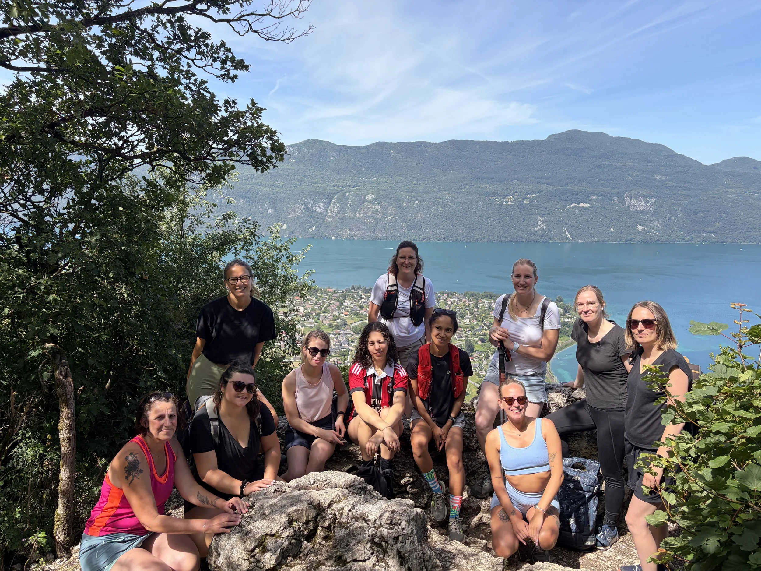 Randonnée du FeelLoveClub aux Trois Croix de Sevrier près d’Annecy, groupe de femmes en sortie nature