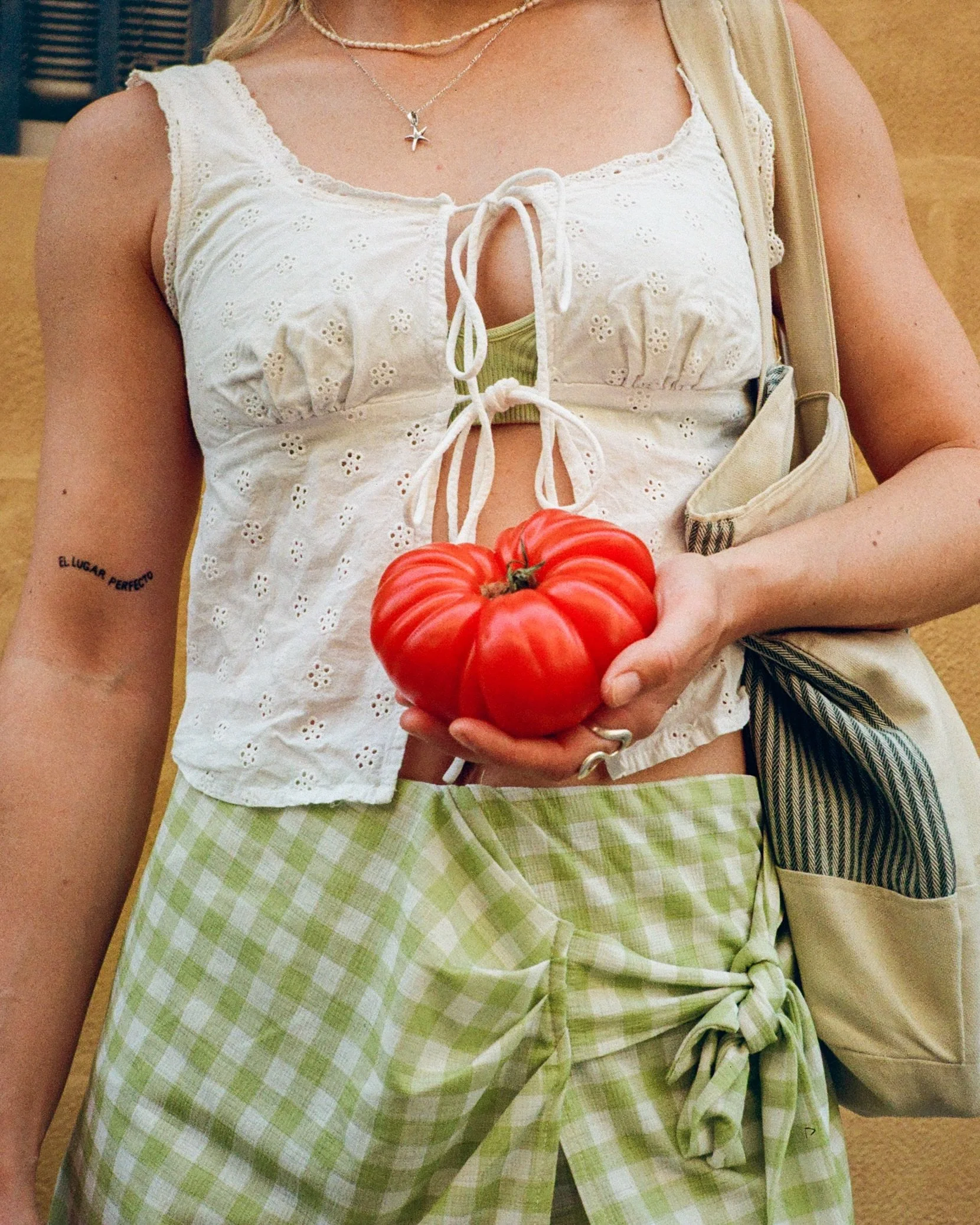 forever a sunday market girlie 🧚🏼&zwj;♀️🧺🍅

scan &amp; dev @film.speed.lab 

#provence #photography #analog #france #mediterranean