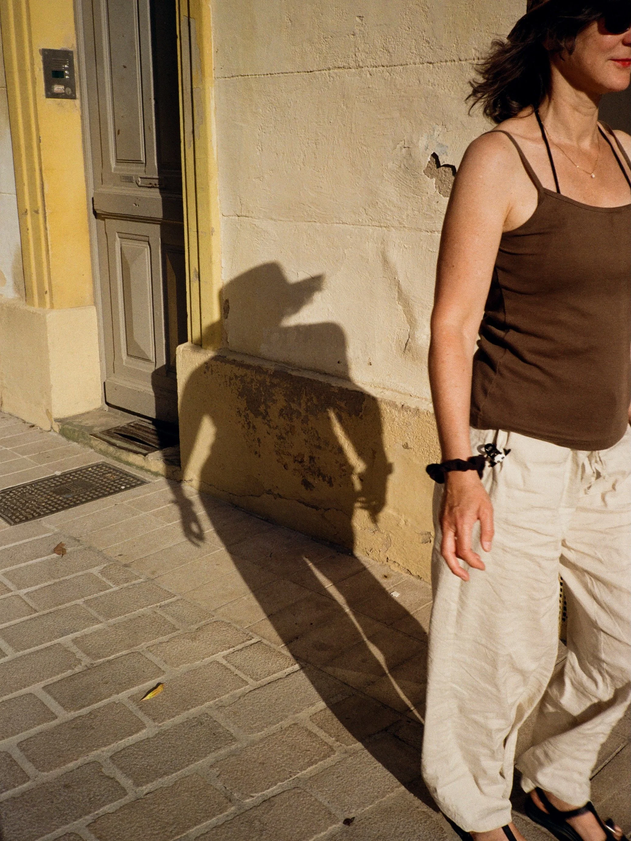 some shadows 

scan &amp; dev: @film.speed.lab 

#analog #photography #street #35mm #mediterranean