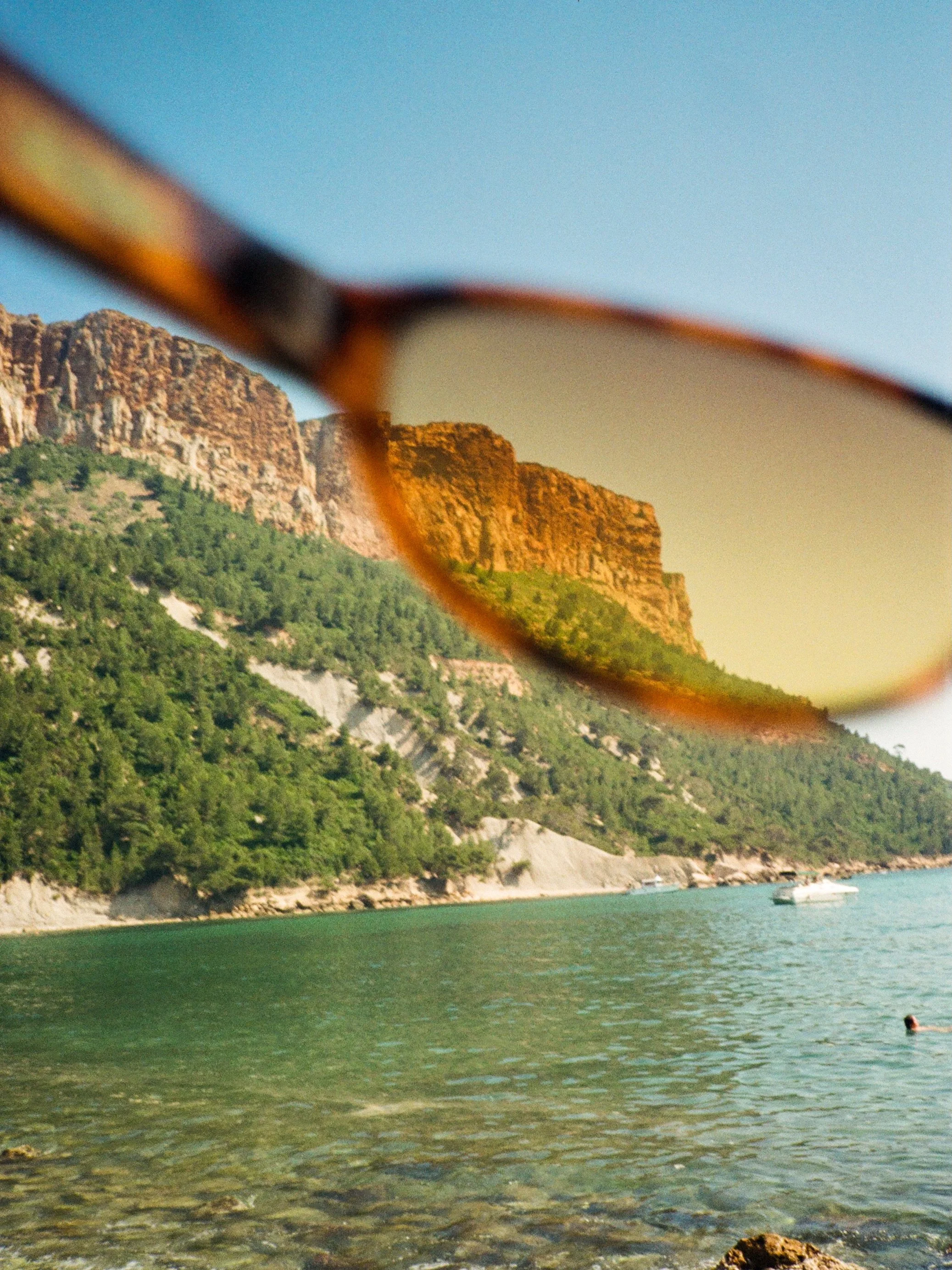 on the road heading south 

scan &amp; dev @film.speed.lab 

#analog #photography #provence #summer