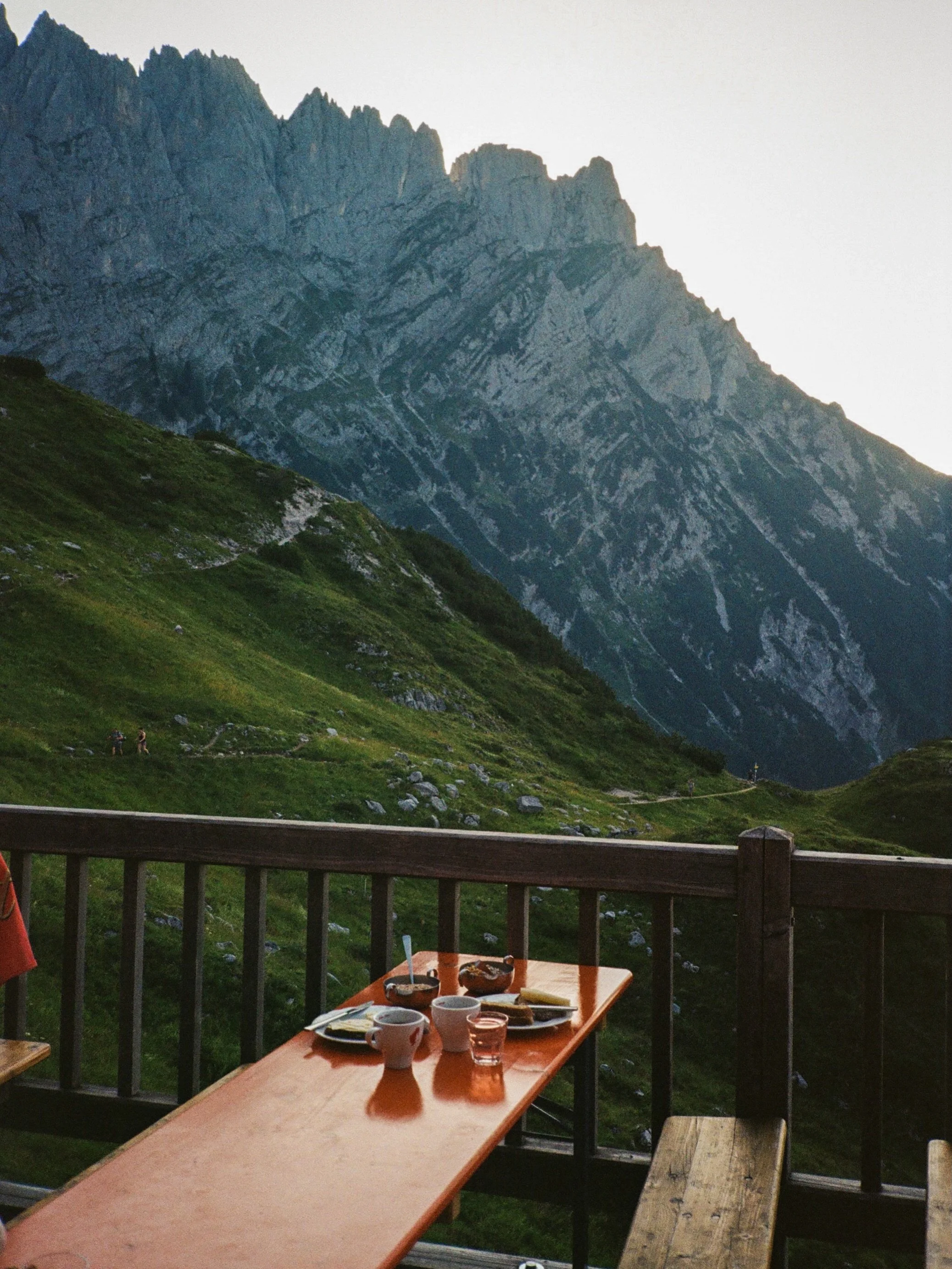 why does everything taste better in the mountains ☕️

scan &amp; dev @film.speed.lab 

#analog #photography #mountains #onfilm