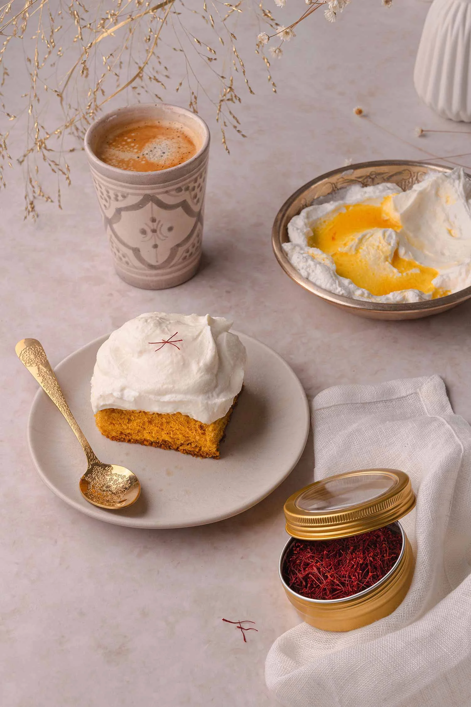larabaring_foodfotografin_farisfarm_safrankuchen.jpg