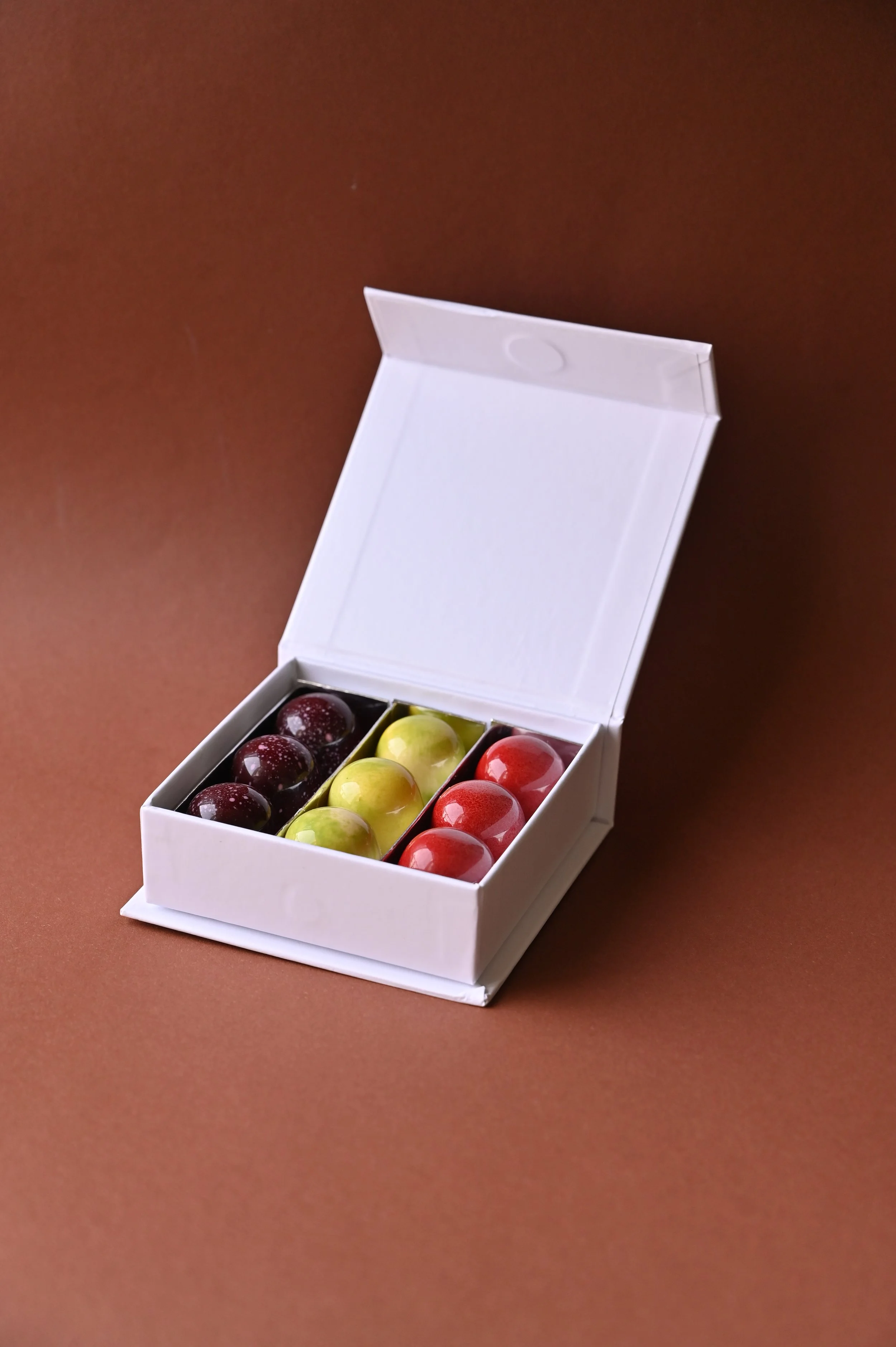 9 chocolate candy discovery box